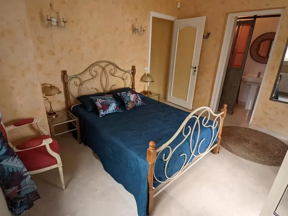 Photo of the whole room, Bed in Tikazéla - Domaine Ombre et Lumière