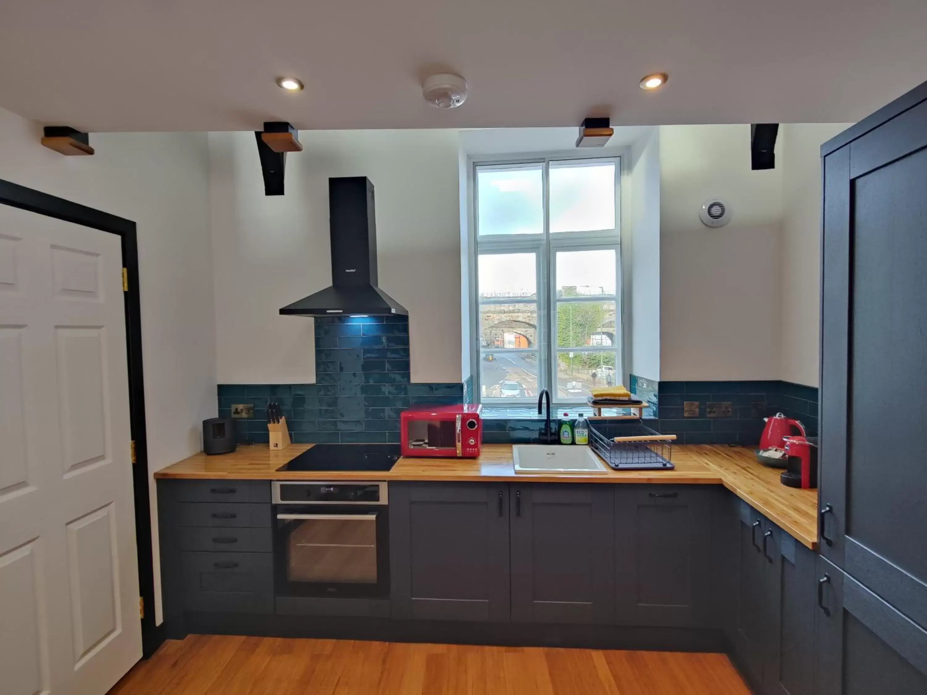 Kitchen/Kitchenette in Slateford House 1770 by The House of Danu