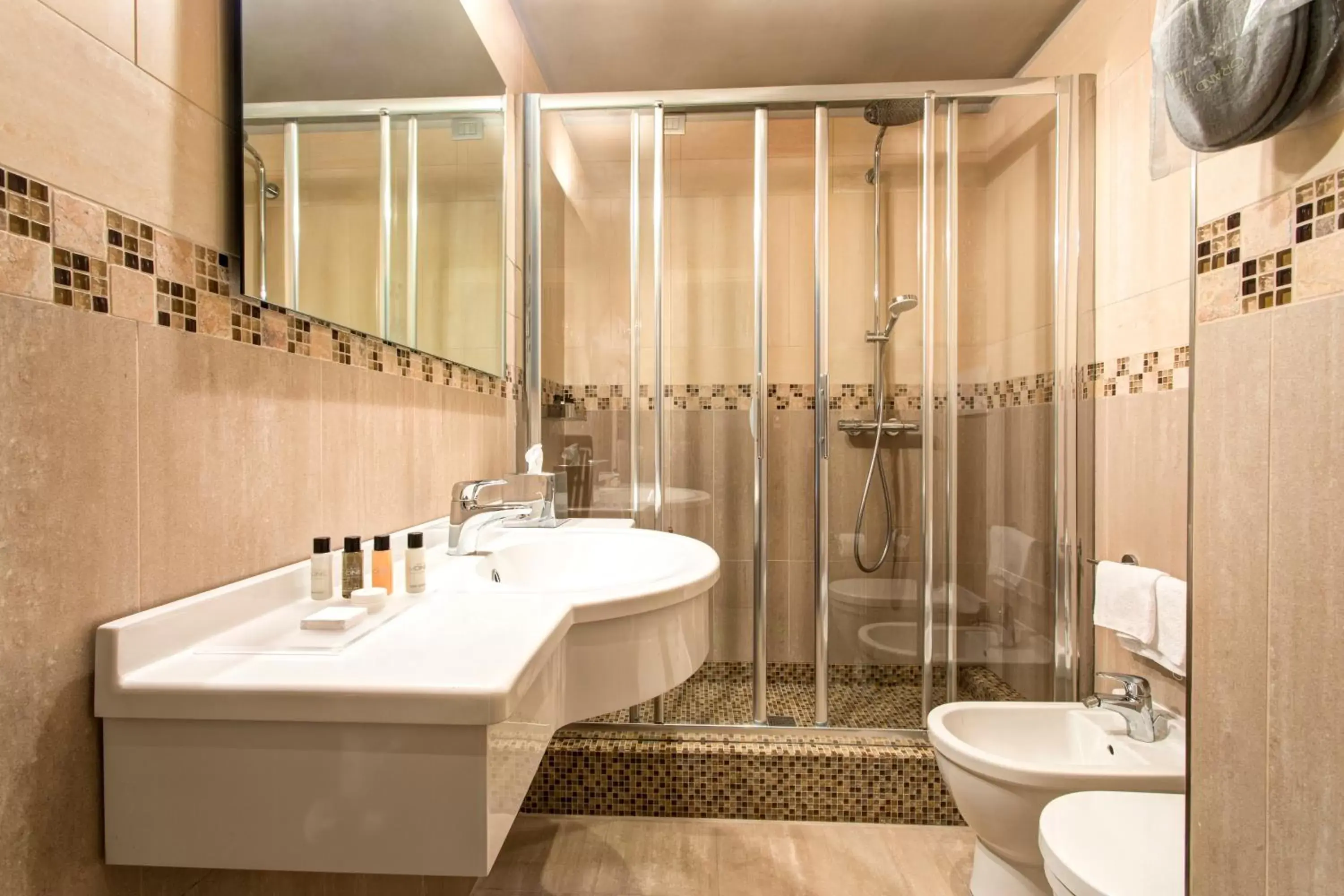 Bathroom in Hotel Indigo Verona - Grand Hotel Des Arts, an IHG Hotel