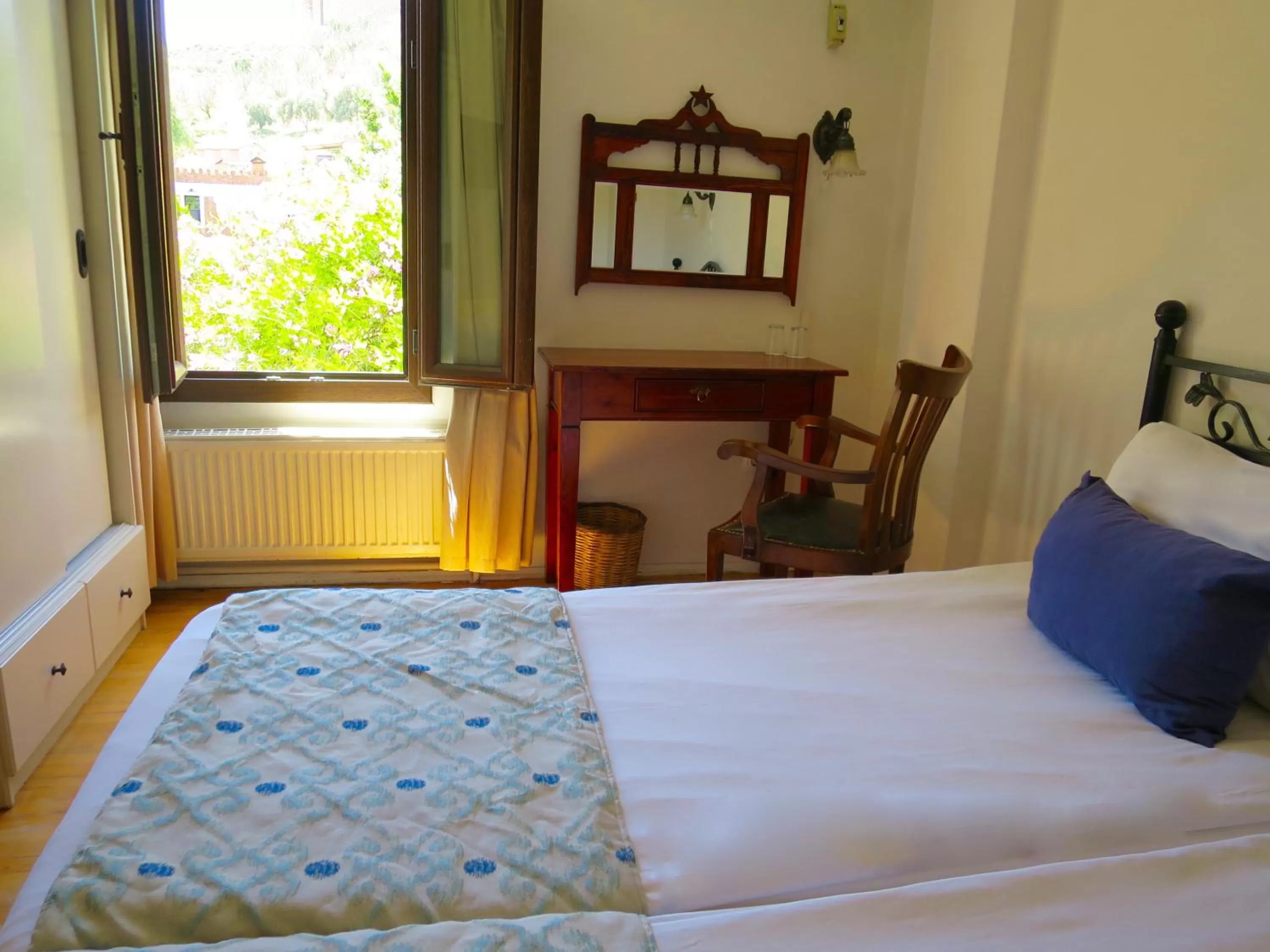 Photo of the whole room, Bed in Hotel Kalehan