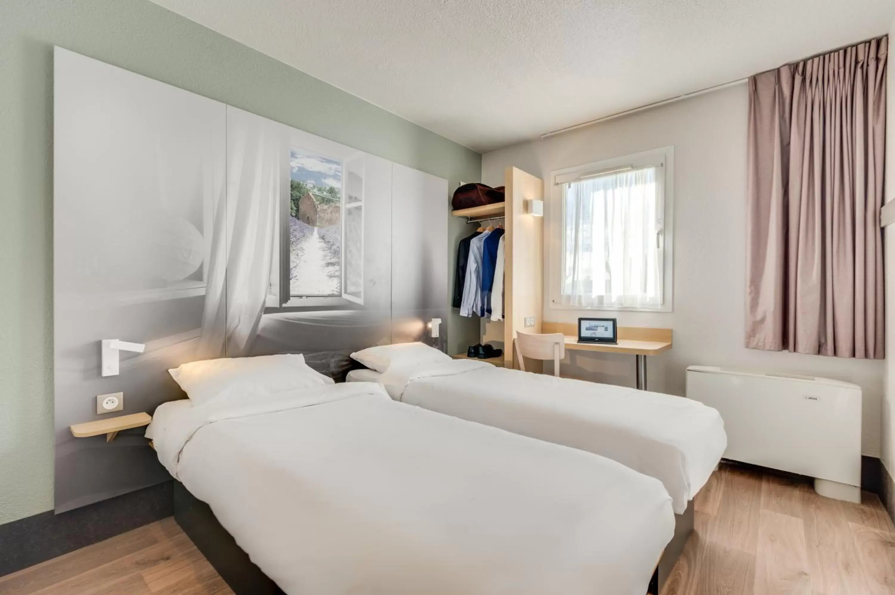 Bedroom, Bed in B&B HOTEL FREJUS Puget-sur-Argens