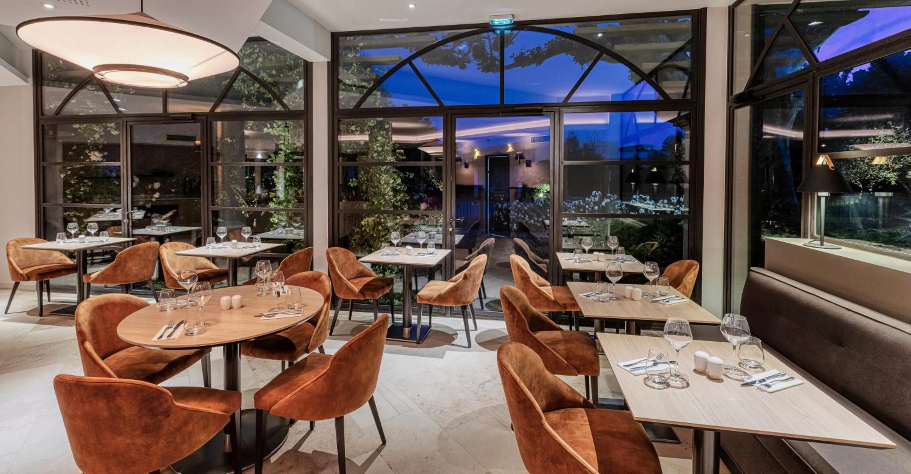 Restaurant/places to eat in Best Western Plus Le Lavarin