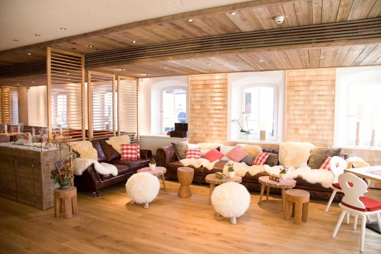 Lounge or bar in Alpin Lifestyle Hotel Löwen & Strauss