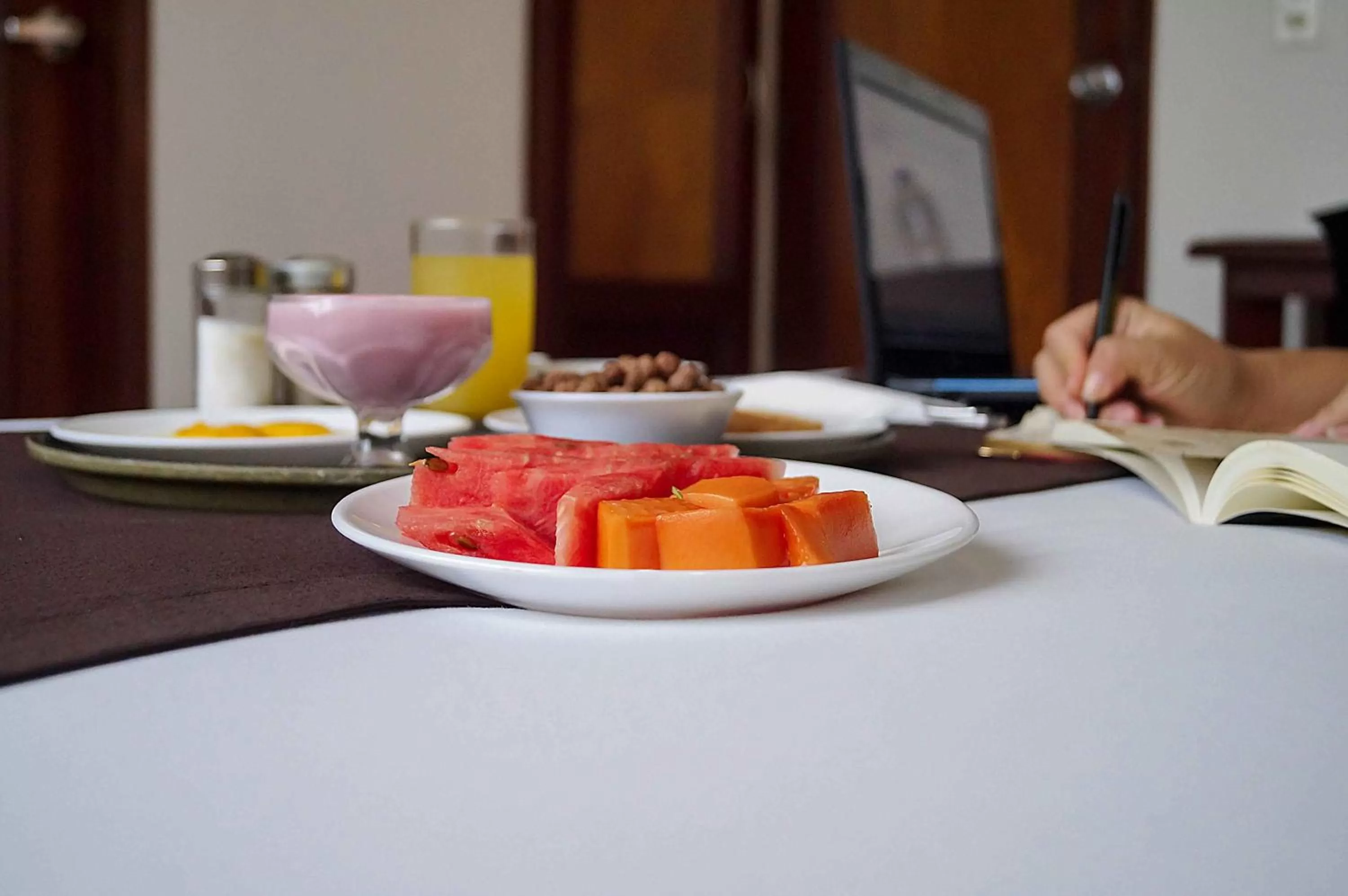 Breakfast in Hotel Castell - Cerca Del Aeropuerto