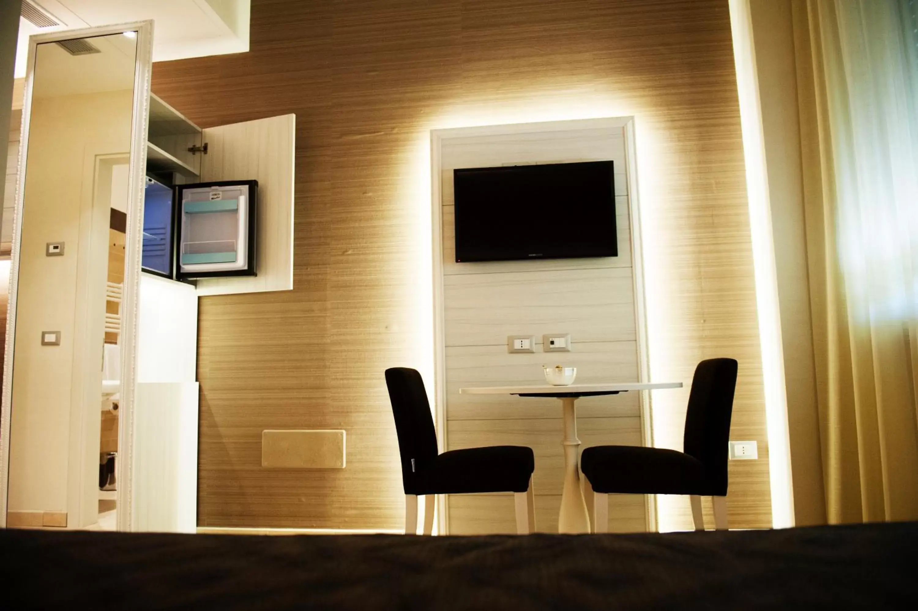 Seating area, TV/Entertainment Center in Hotel Fini