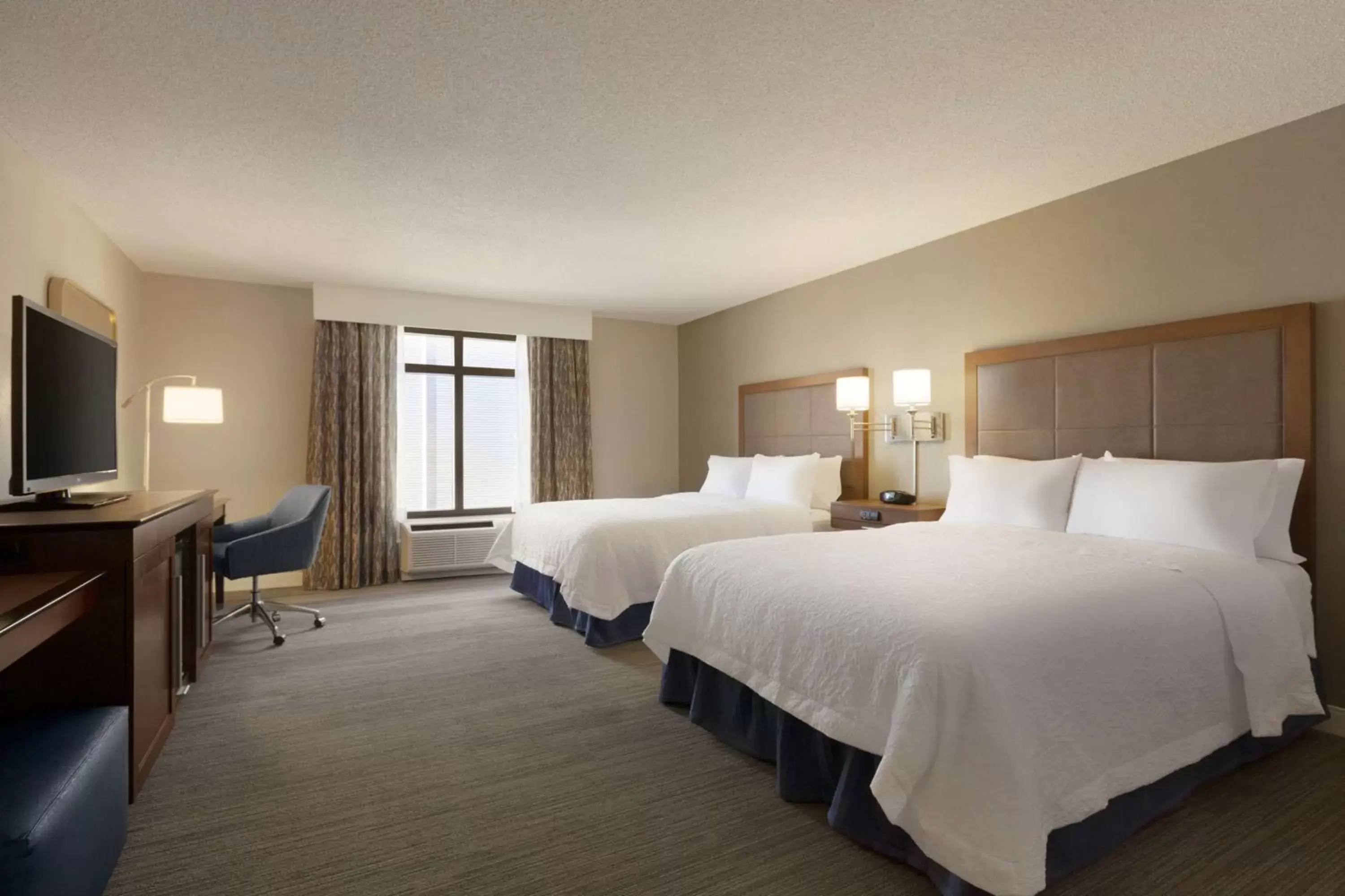 Bedroom, Bed in Hampton Inn & Suites Nashville-Downtown