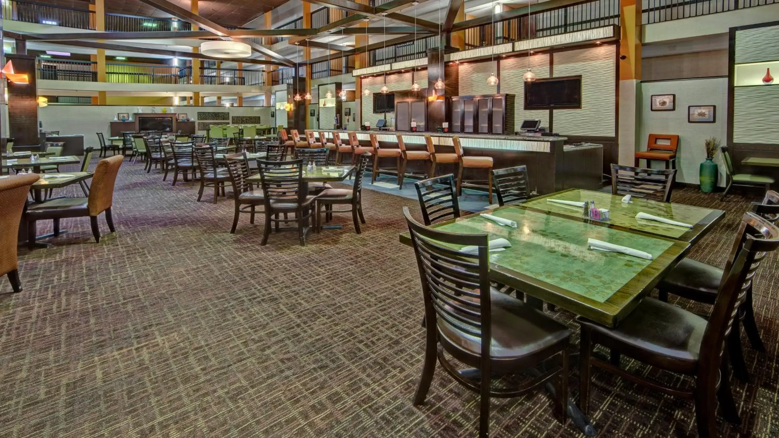 Restaurant/Places to Eat in Clarion Hotel & Suites Conference Center Memphis Airport