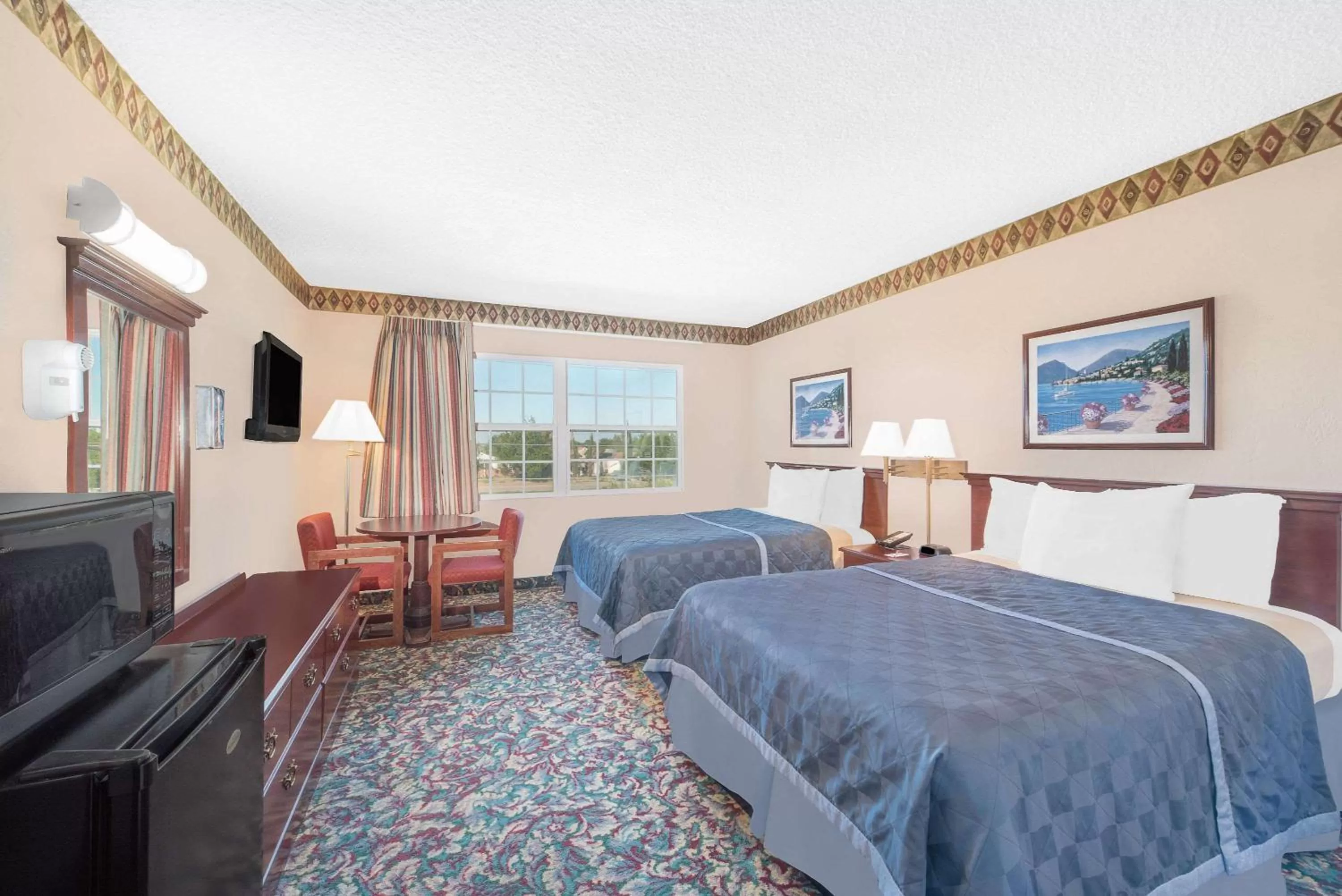 Photo of the whole room, Bed in Knights Inn & Suites by Sonesta Pecos