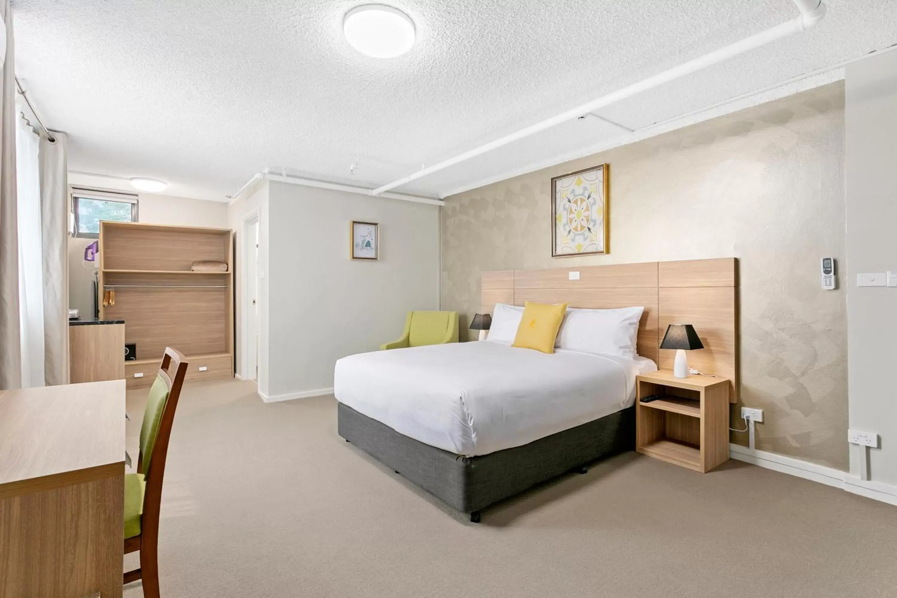 King Room with Sofa-Bed - Non-Smoking in Quality Inn Sunshine Haberfield