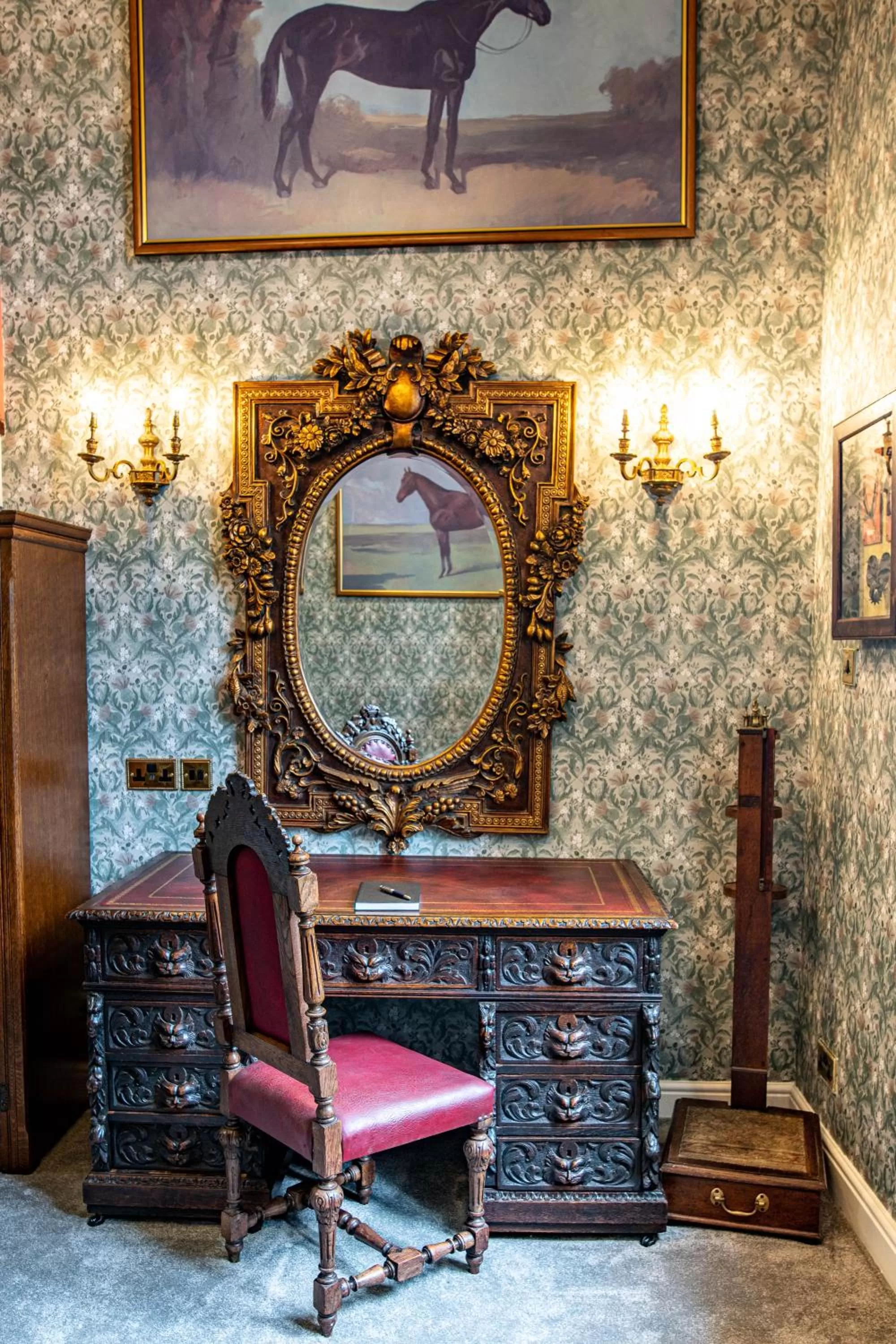 Living room in Melville Castle Hotel