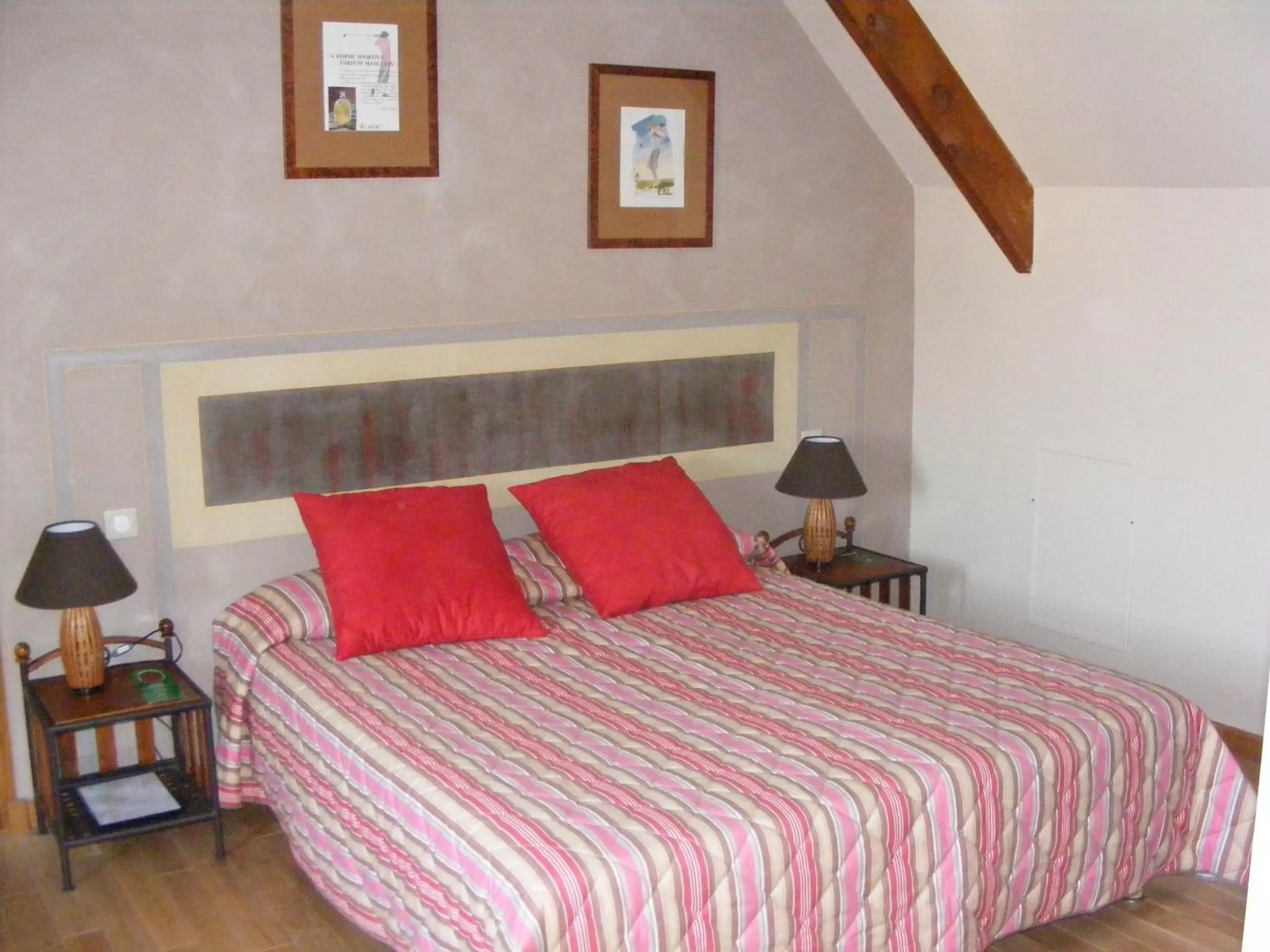 Two-Bedroom Apartment (4 Adults) in Les Belleme Golf - Self-catering Apartments