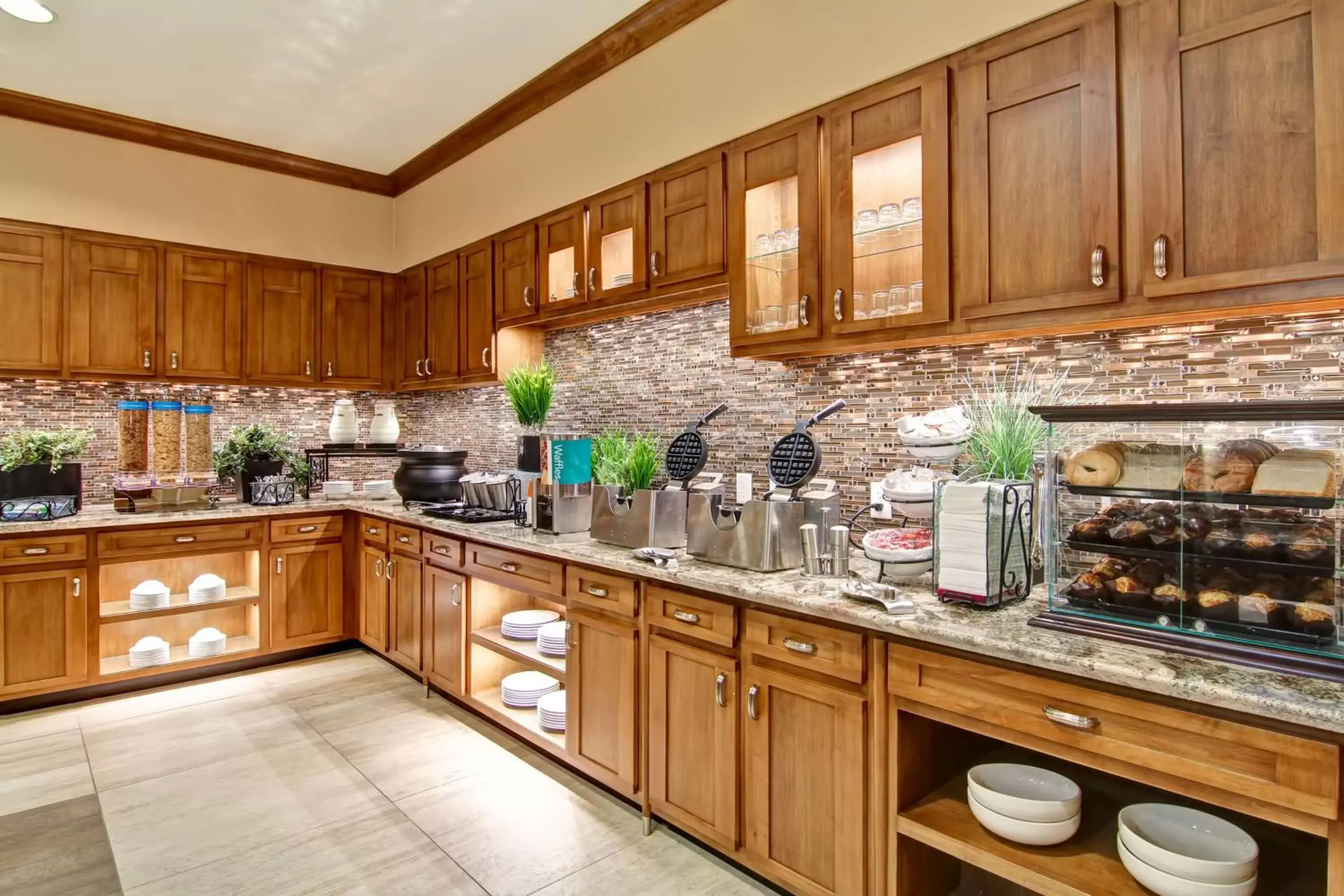 Dining area, Kitchen/Kitchenette in Homewood Suites by Hilton Cincinnati-Downtown