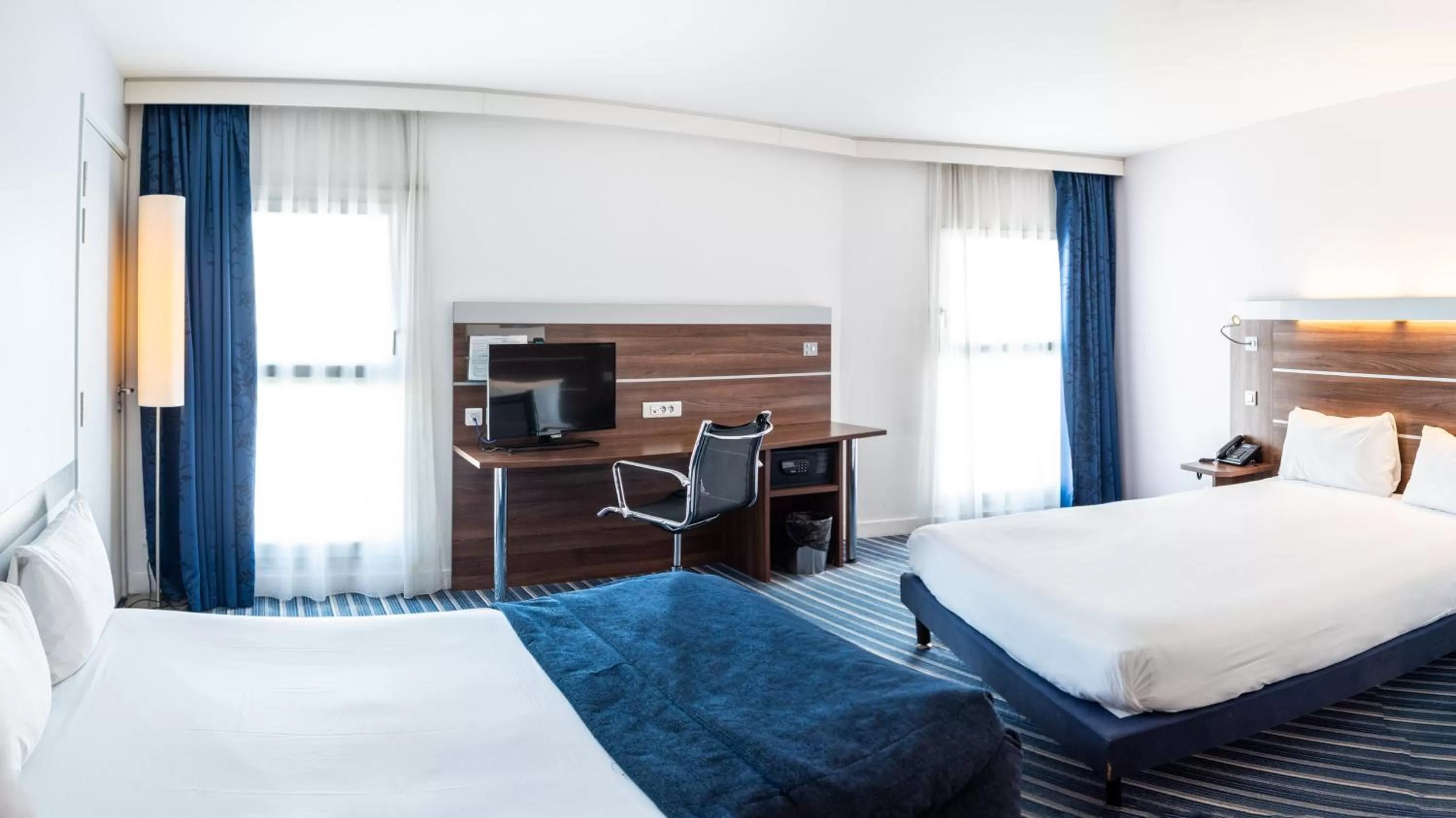 Photo of the whole room, Bed in Hôtel Marseille Centre Gare Saint-Charles