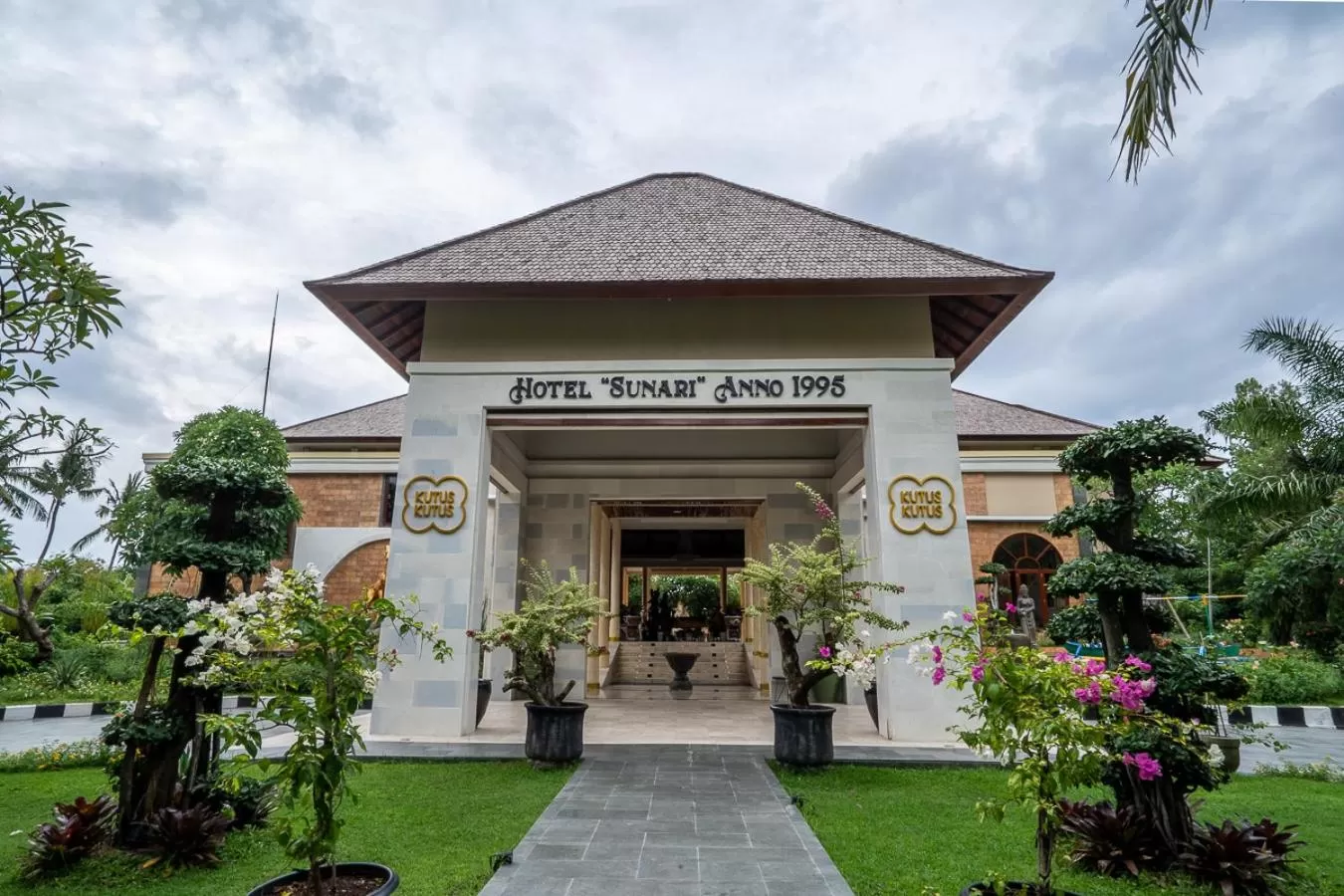 Facade/entrance in New Sunari Lovina Beach Resort