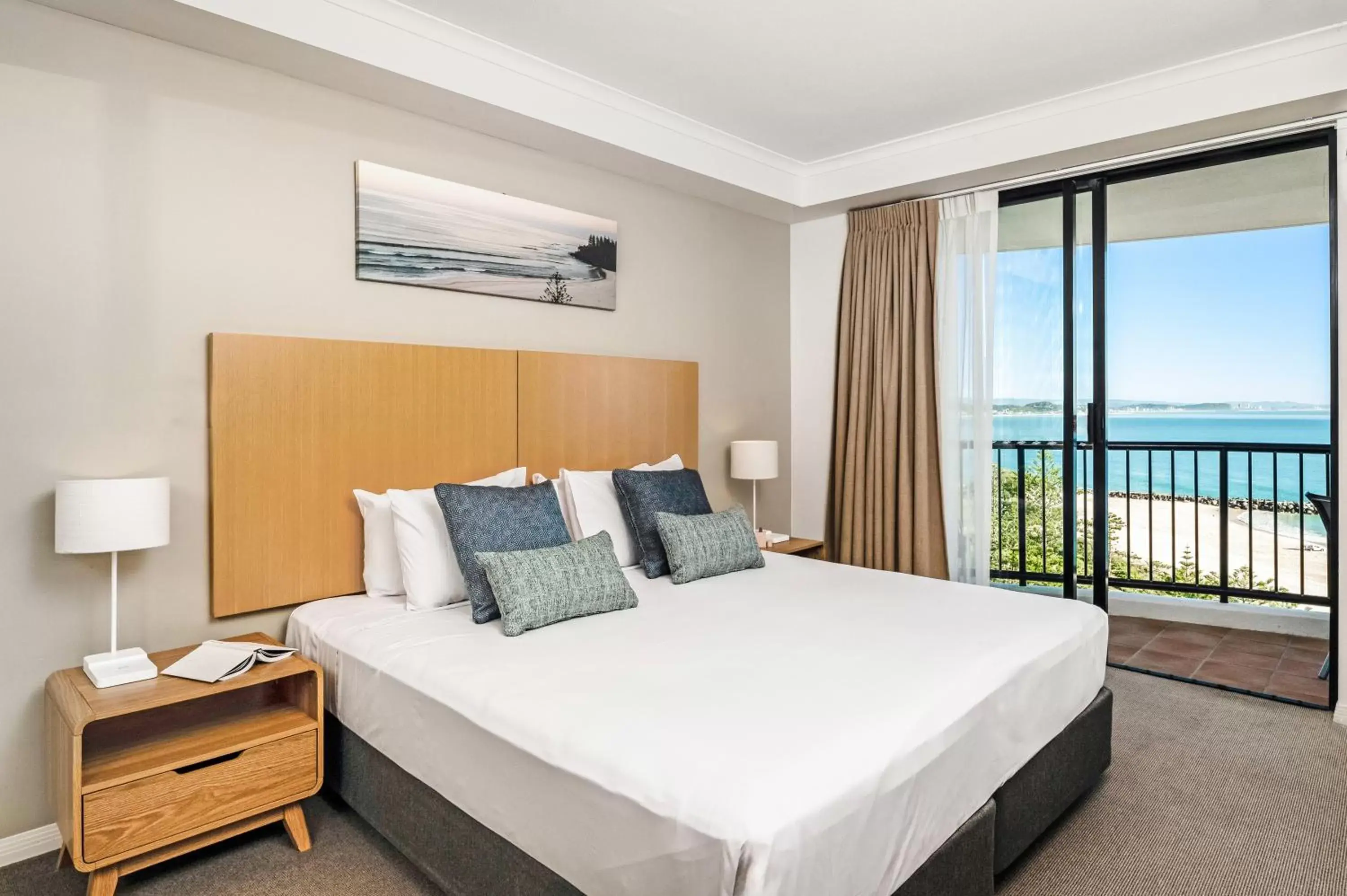 Bedroom, Bed in Mantra Coolangatta Beach Bedroom, Bed in Mantra Coolangatta Beach