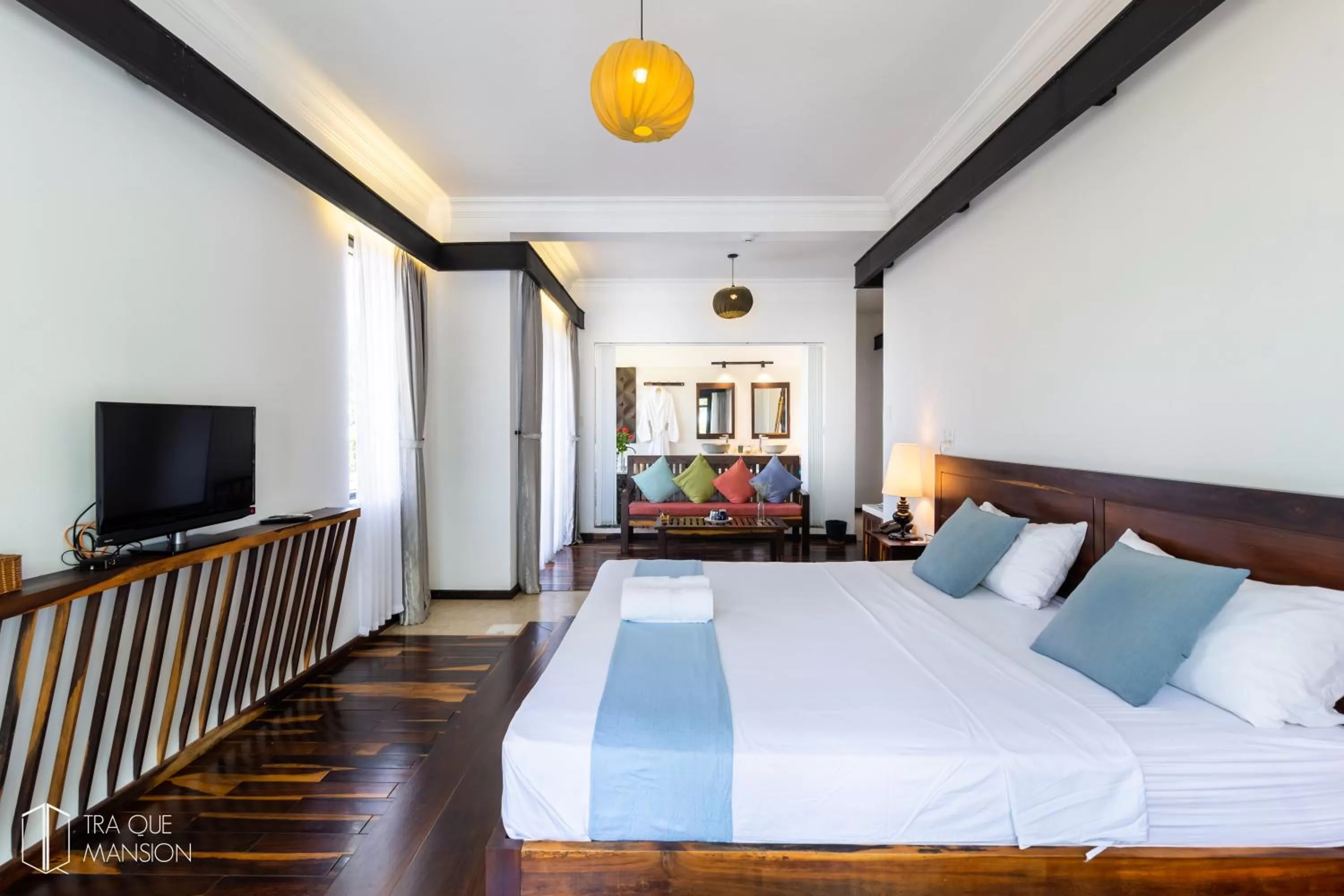 Photo of the whole room, Bed in Tra Que Mansion