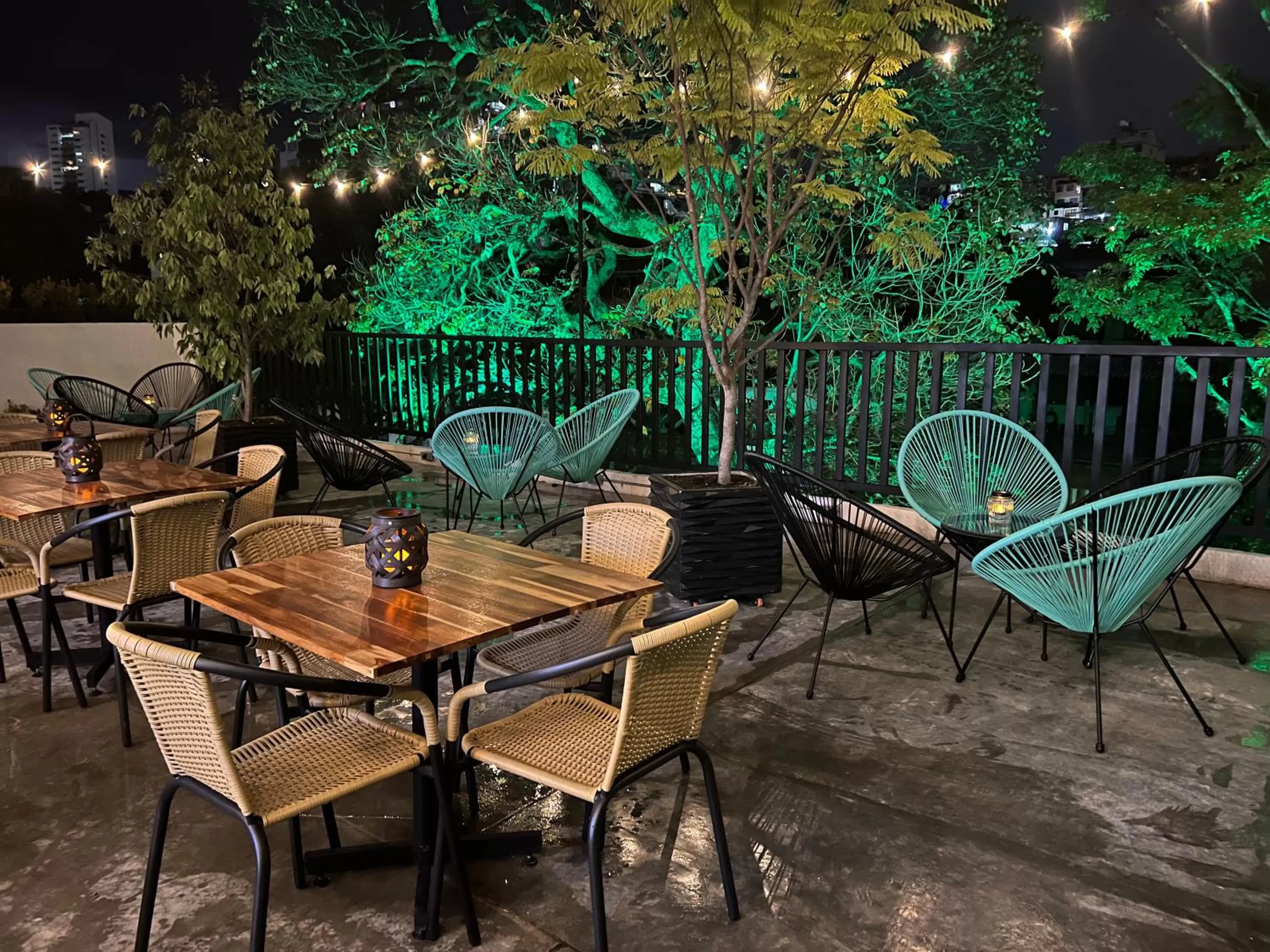 Restaurant/places to eat in HOTEL 9.5 SAN FERNANDO