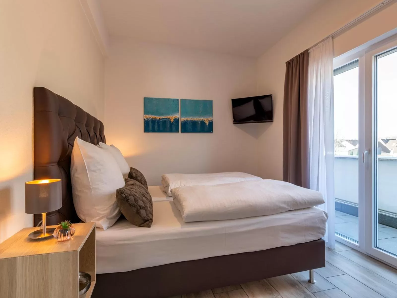 Junior Suite in GLEUEL INN - digital hotel & serviced apartments & boardinghouse mit voll ausgestatteten Küchen