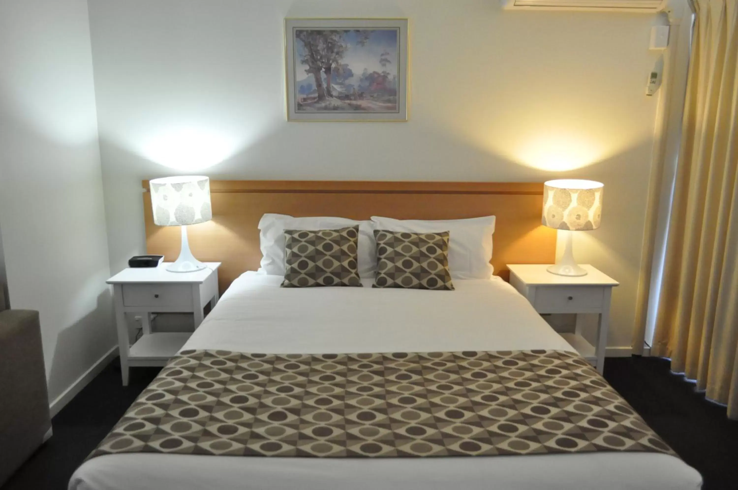 Bed in Albury Burvale Motor Inn