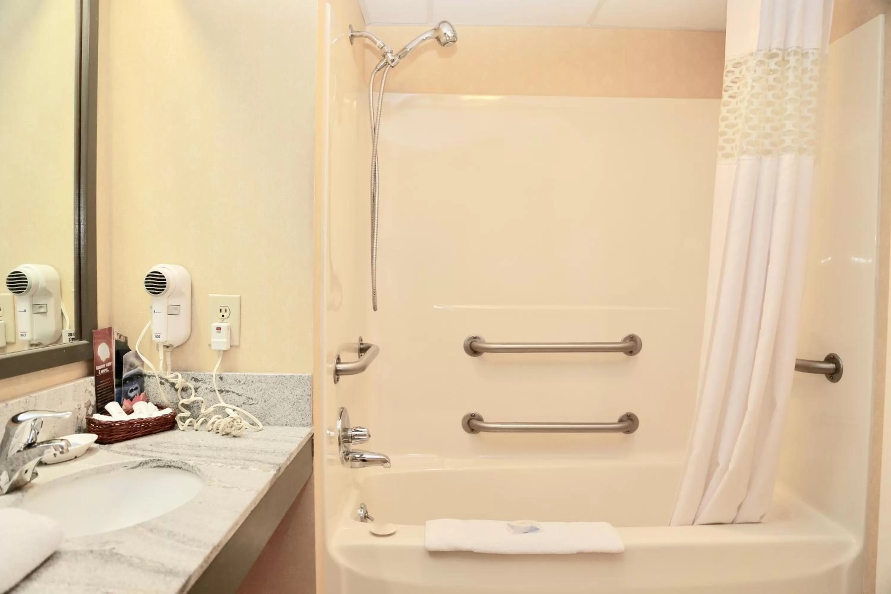 Bathroom in Fairbanks Inn