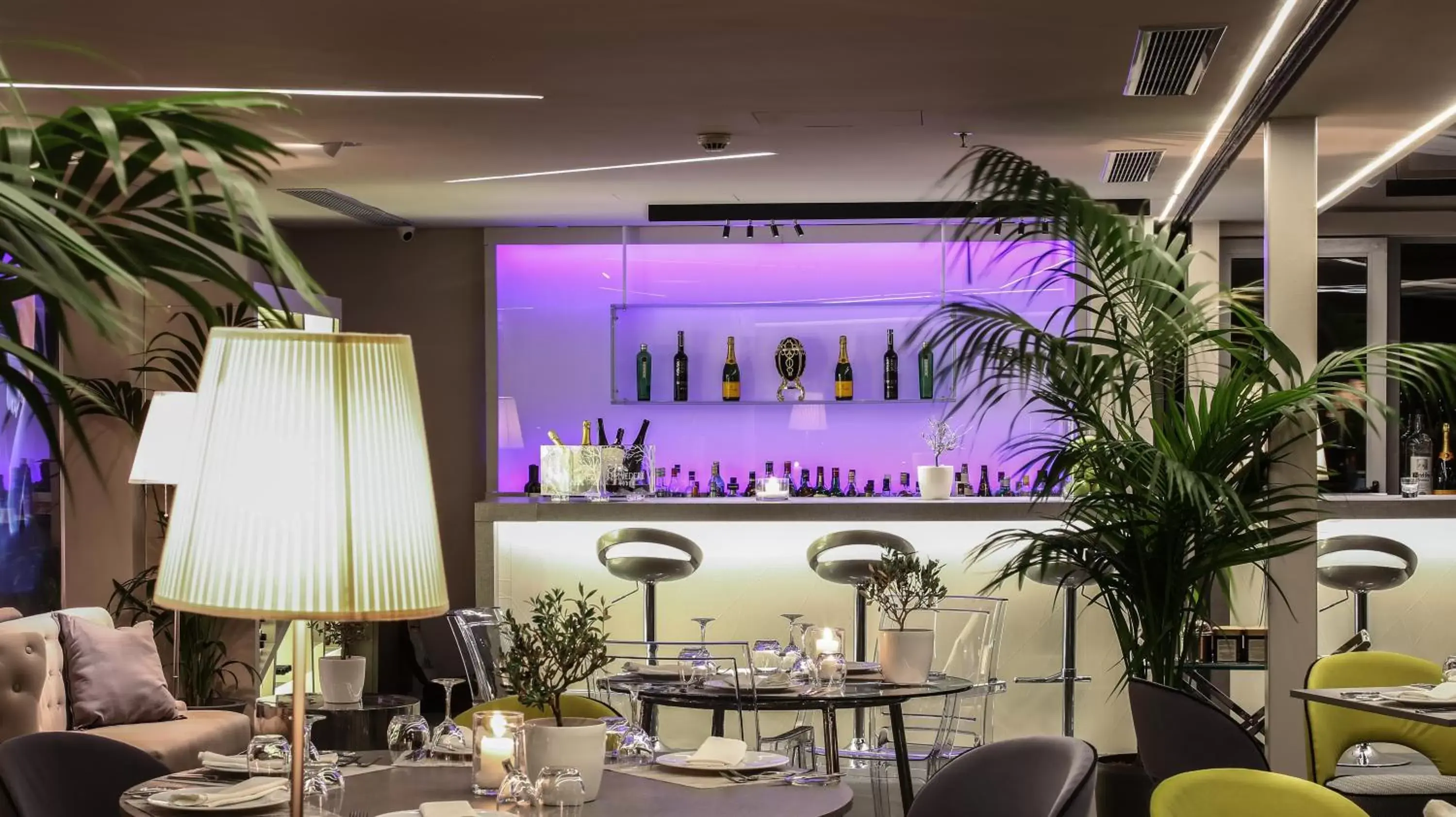 Lounge or bar, Restaurant/Places to Eat in St George Lycabettus Lifestyle Hotel