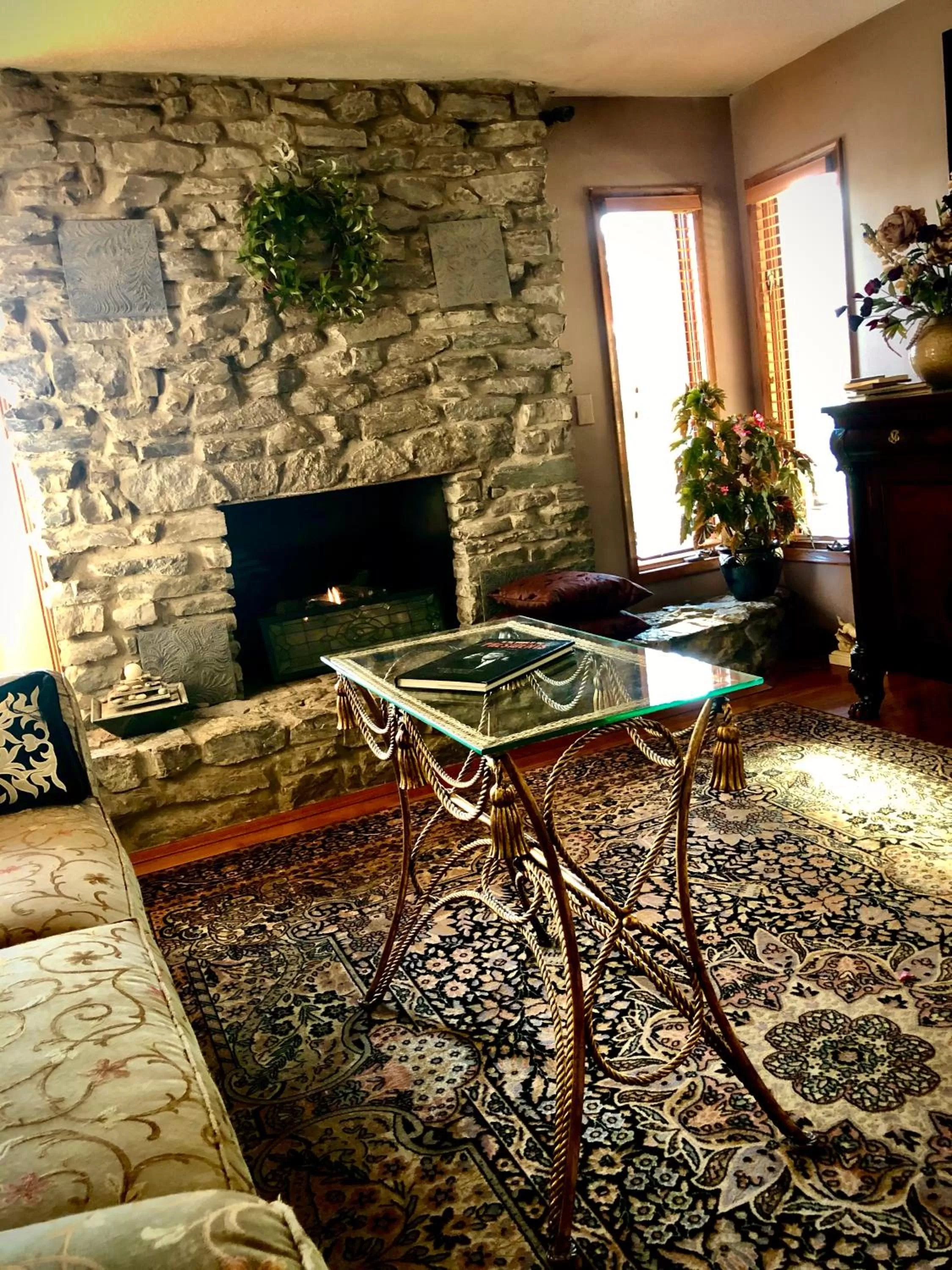 Living room, TV/Entertainment Center in WINNIE'S BED & BREAKFAST