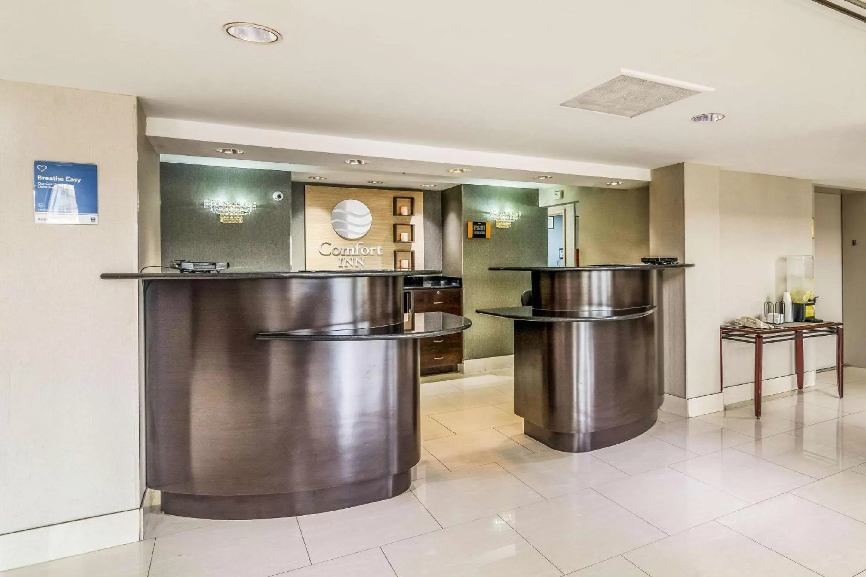 Lobby or reception in Comfort Inn Convention Center-Chicago O’hare Airport Lobby or reception in Comfort Inn Convention Center-Chicago O’hare Airport