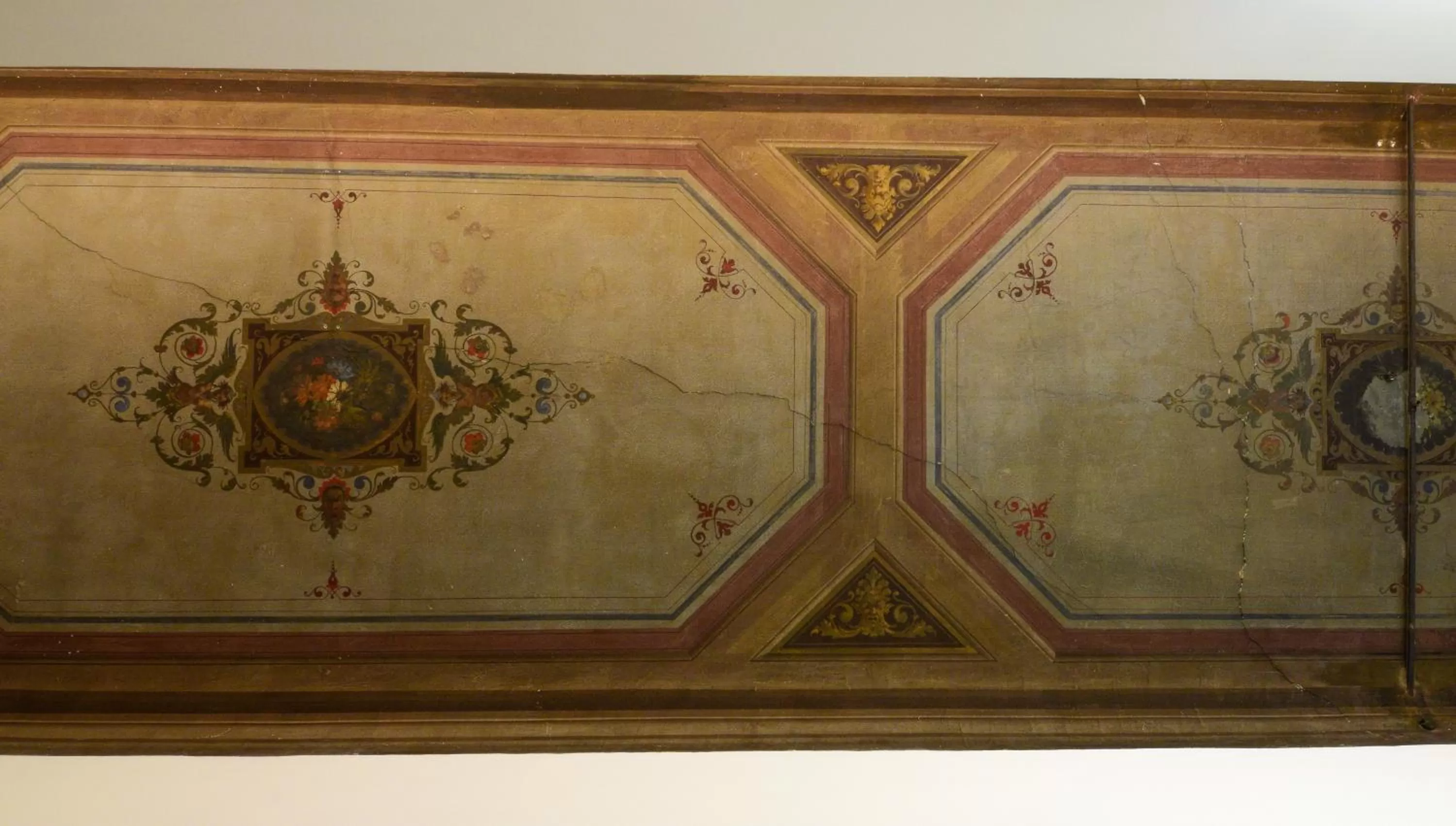 furniture in Spagna Ave