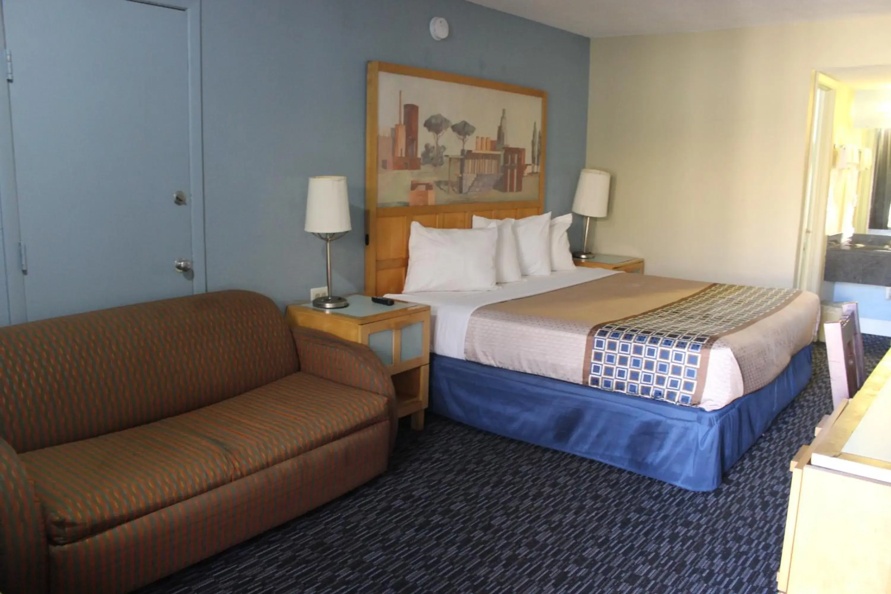 Bed in Tampa Inn Near Busch Gardens