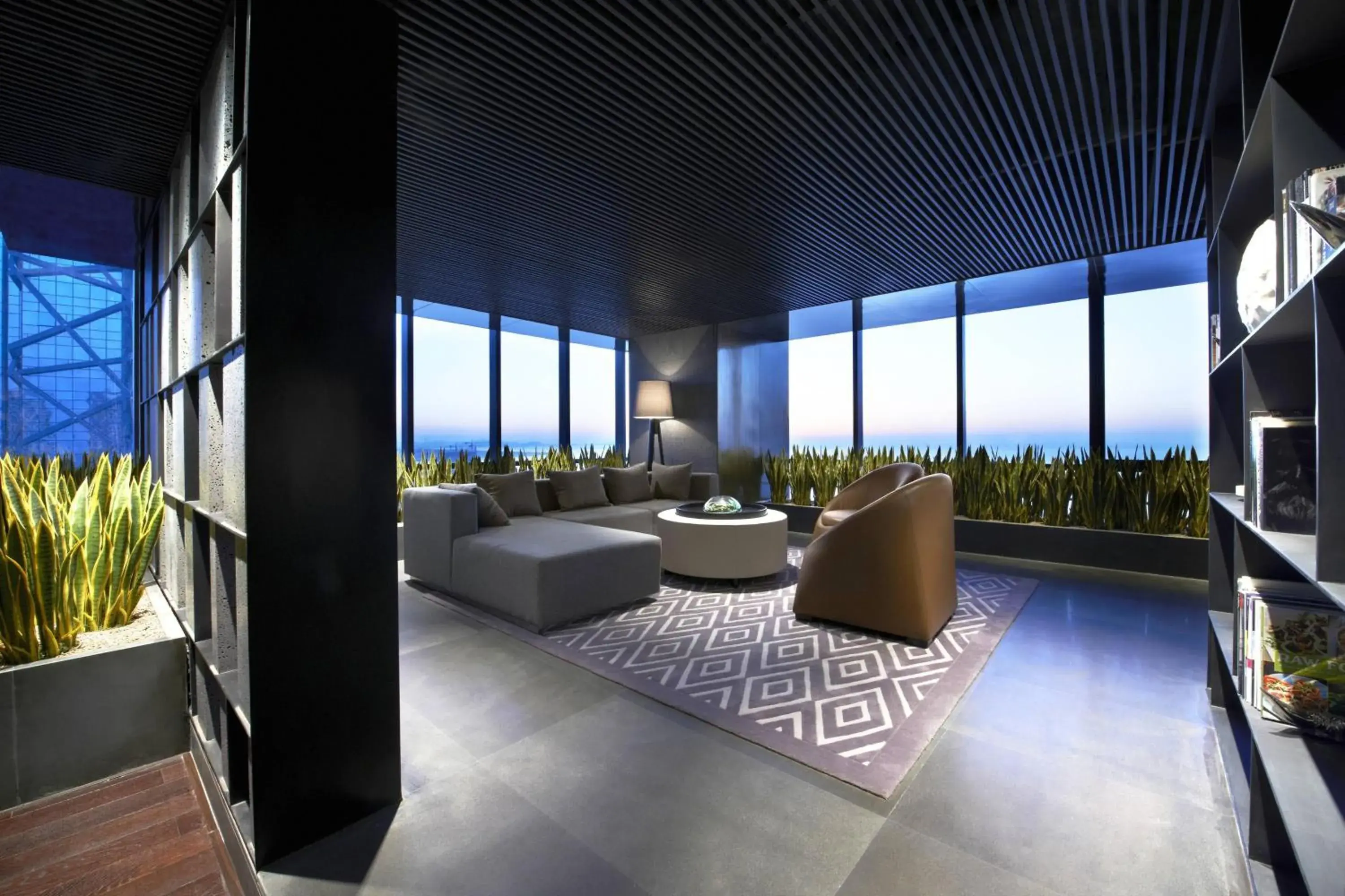 Lounge or bar in Four Points by Sheraton Qingdao, West Coast