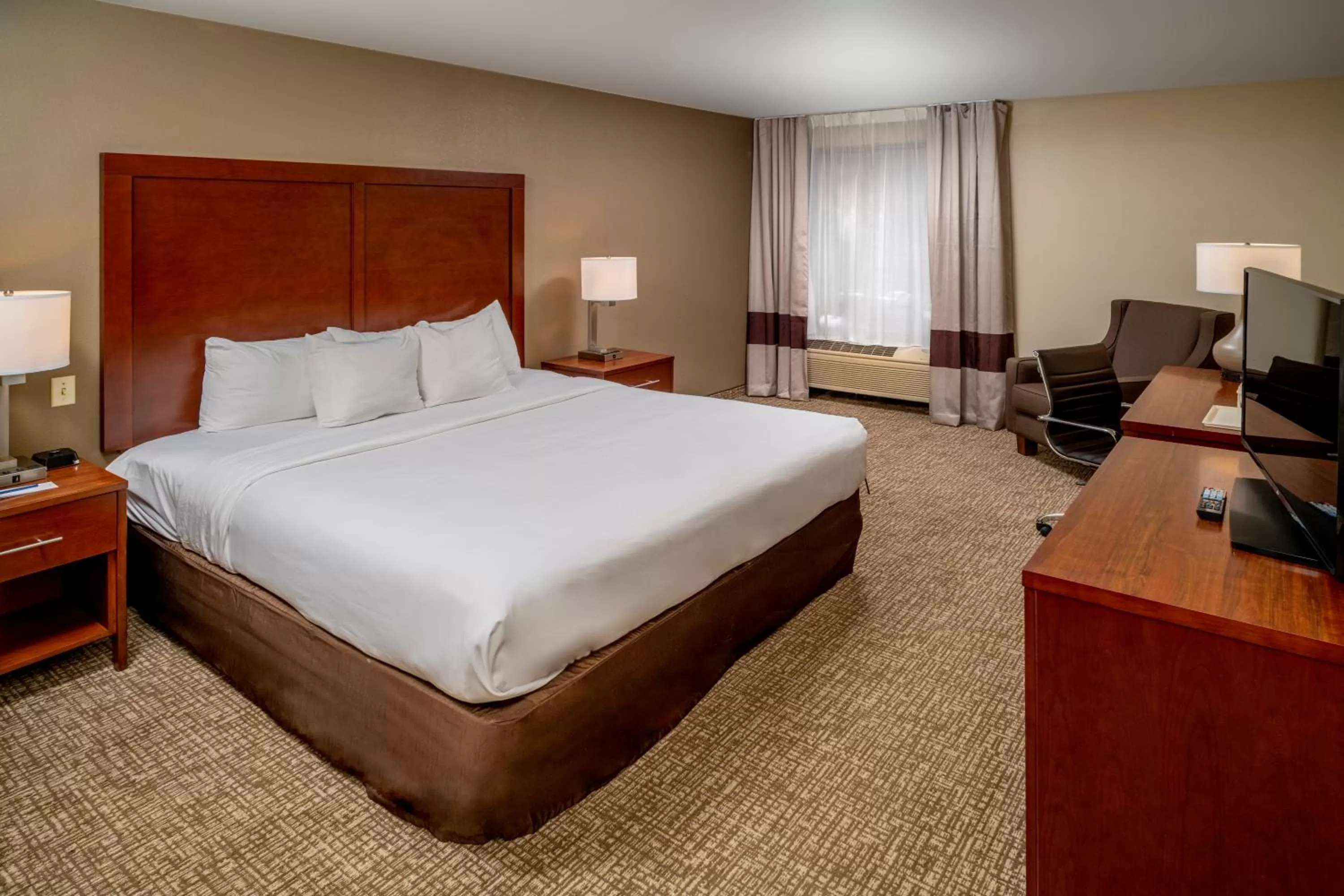 King Suite - Non-Smoking in Comfort Inn & Suites Grundy