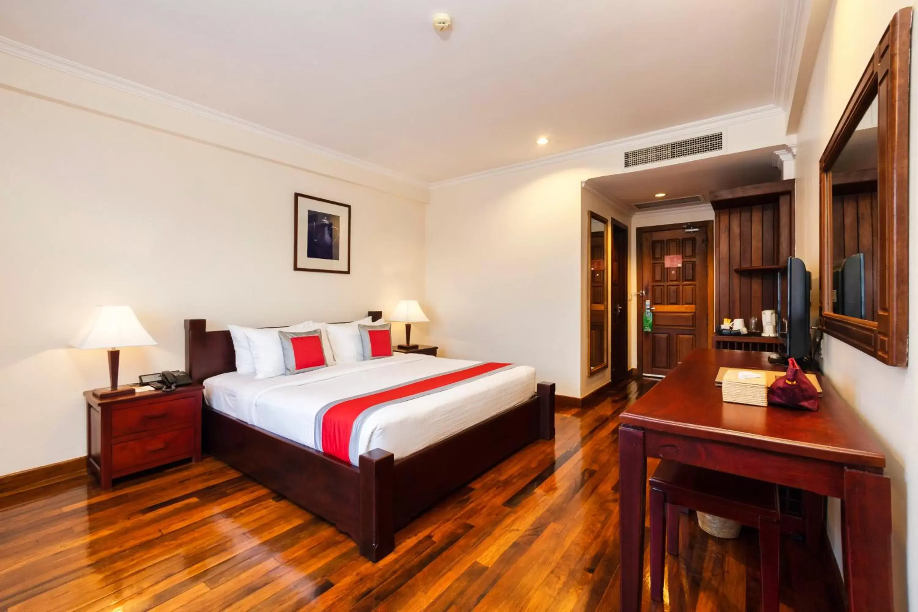 Deluxe Double or Twin Room in Saem Siemreap Hotel Deluxe Double or Twin Room in Saem Siemreap Hotel
