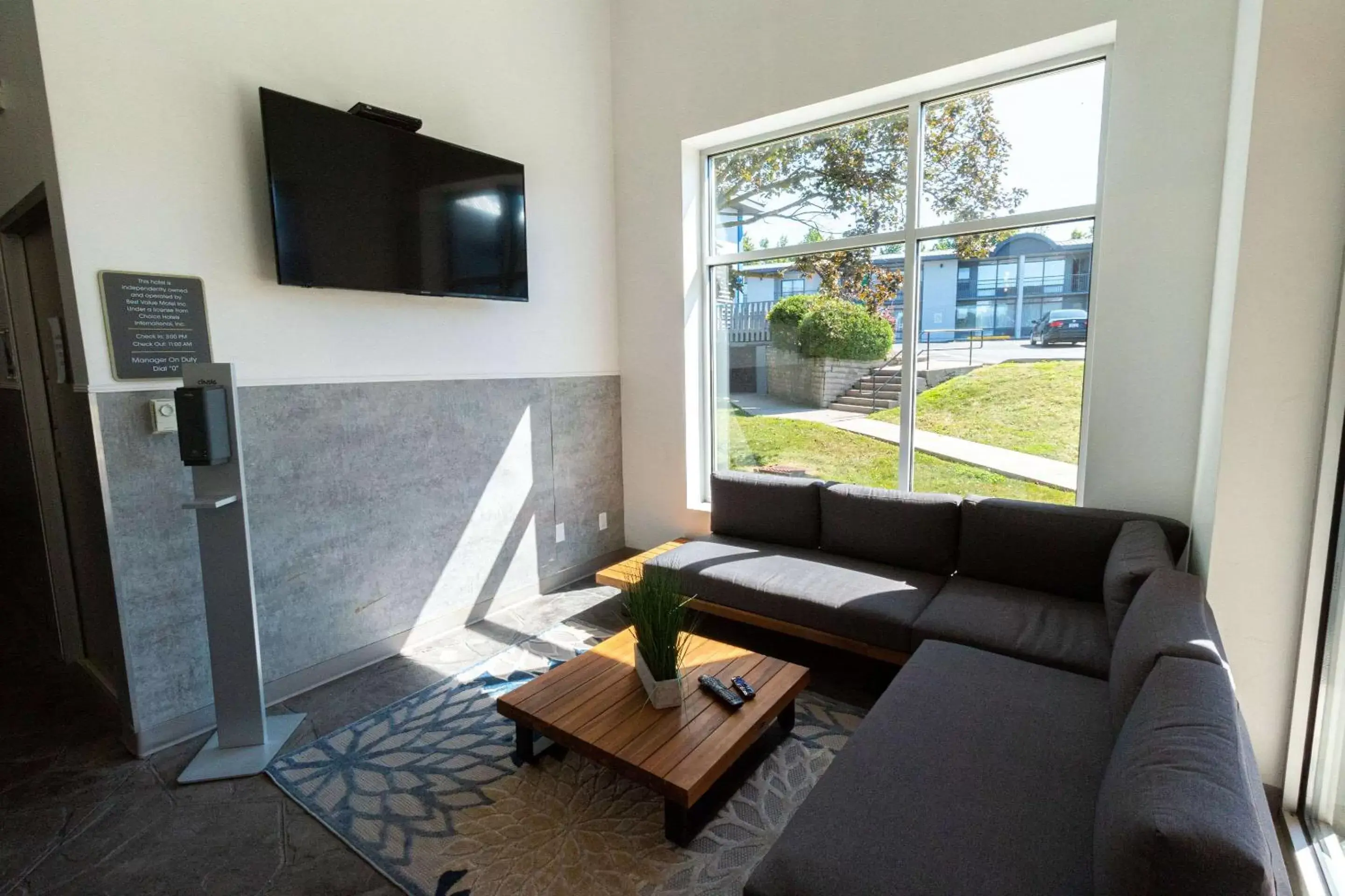 Lobby or reception, Seating Area in Comfort Suites Kingston Central