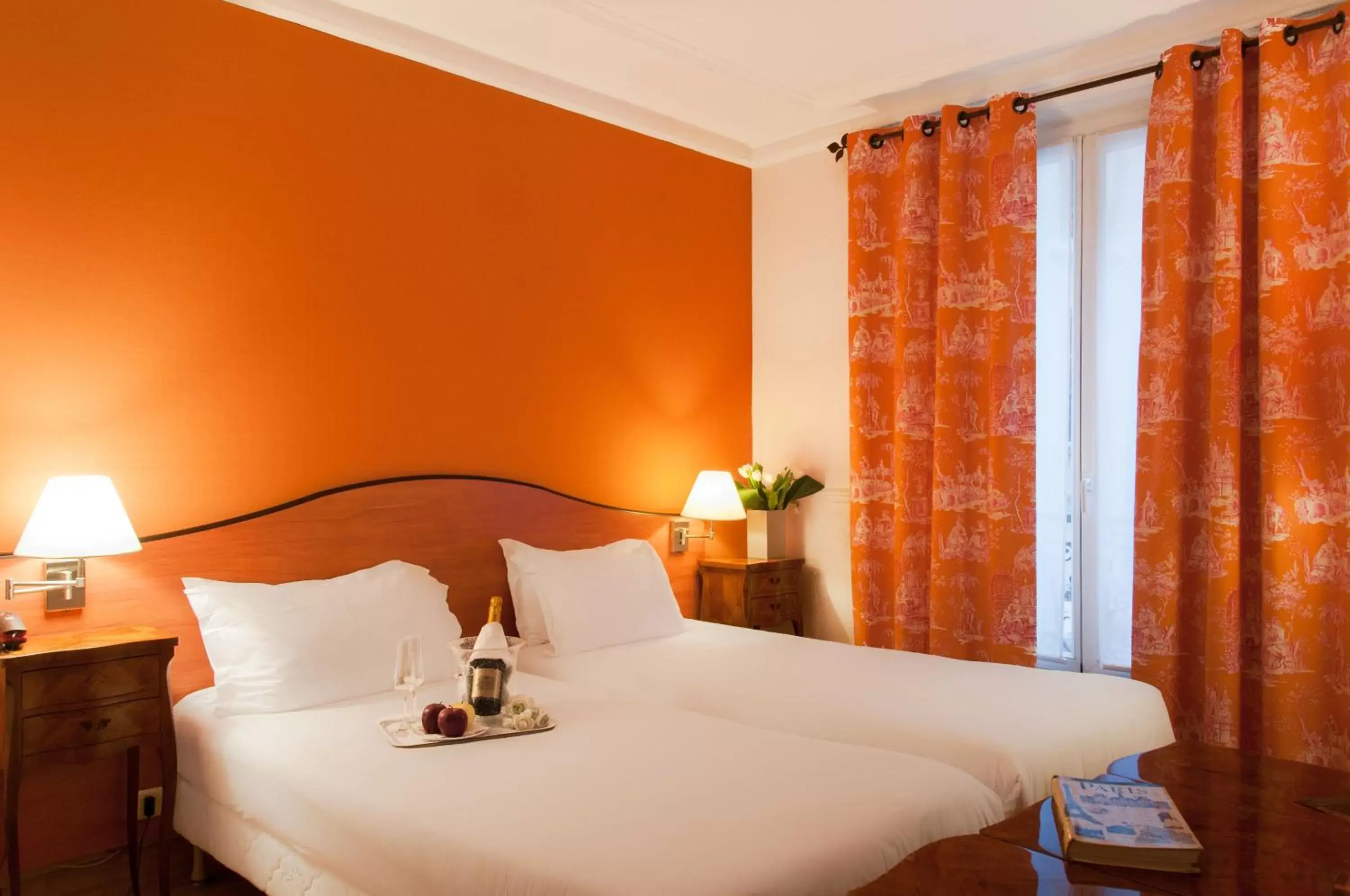 Bedroom, Bed in Hotel Eden Montmartre