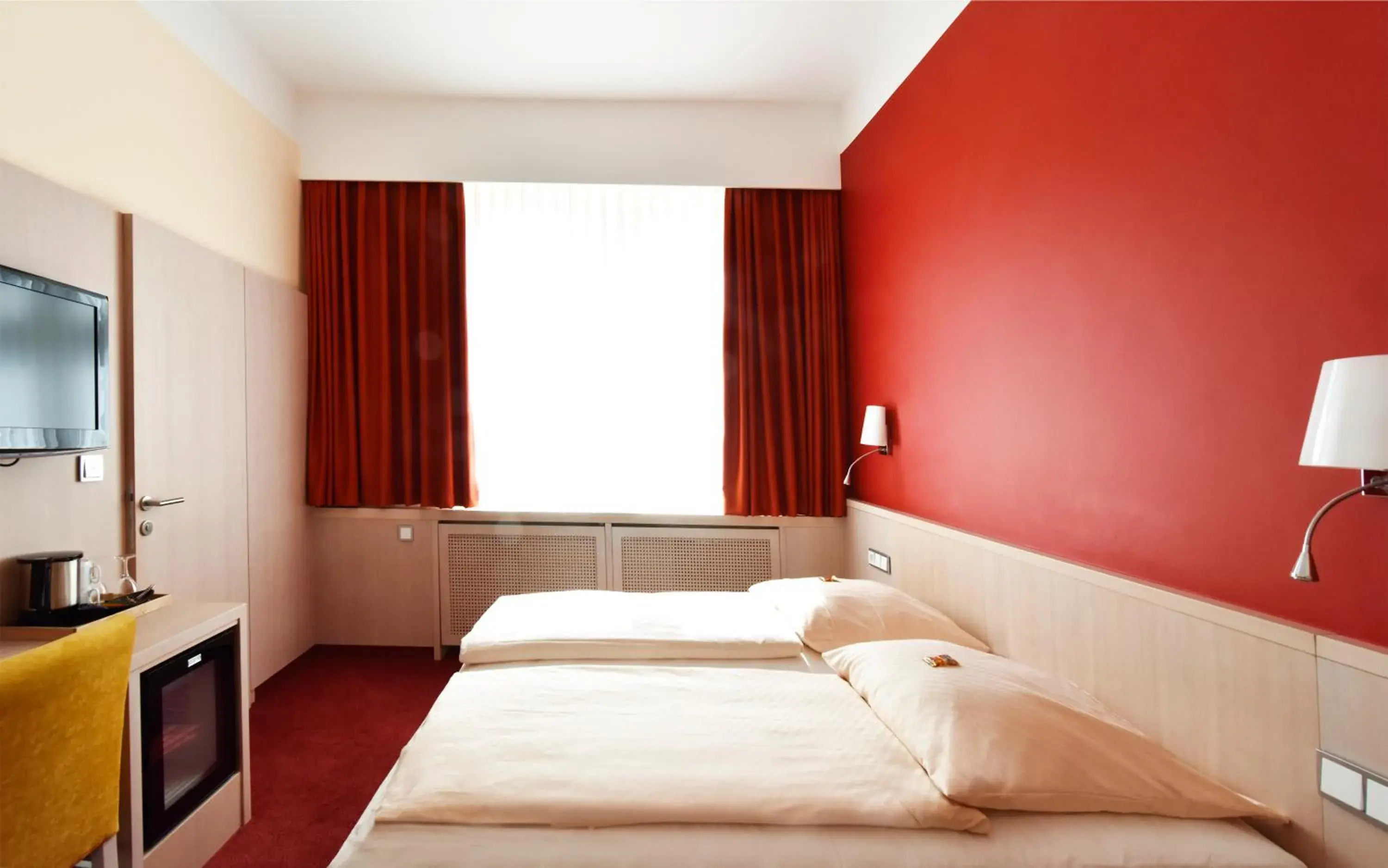 Photo of the whole room, Bed in Hotel ADRIA München