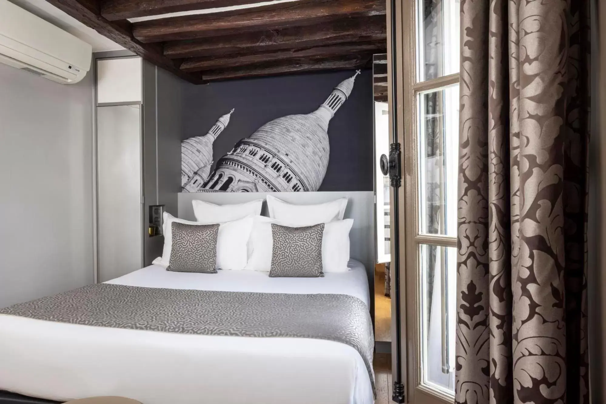 Bedroom, Bed in Dream Hôtel Opéra & Spa