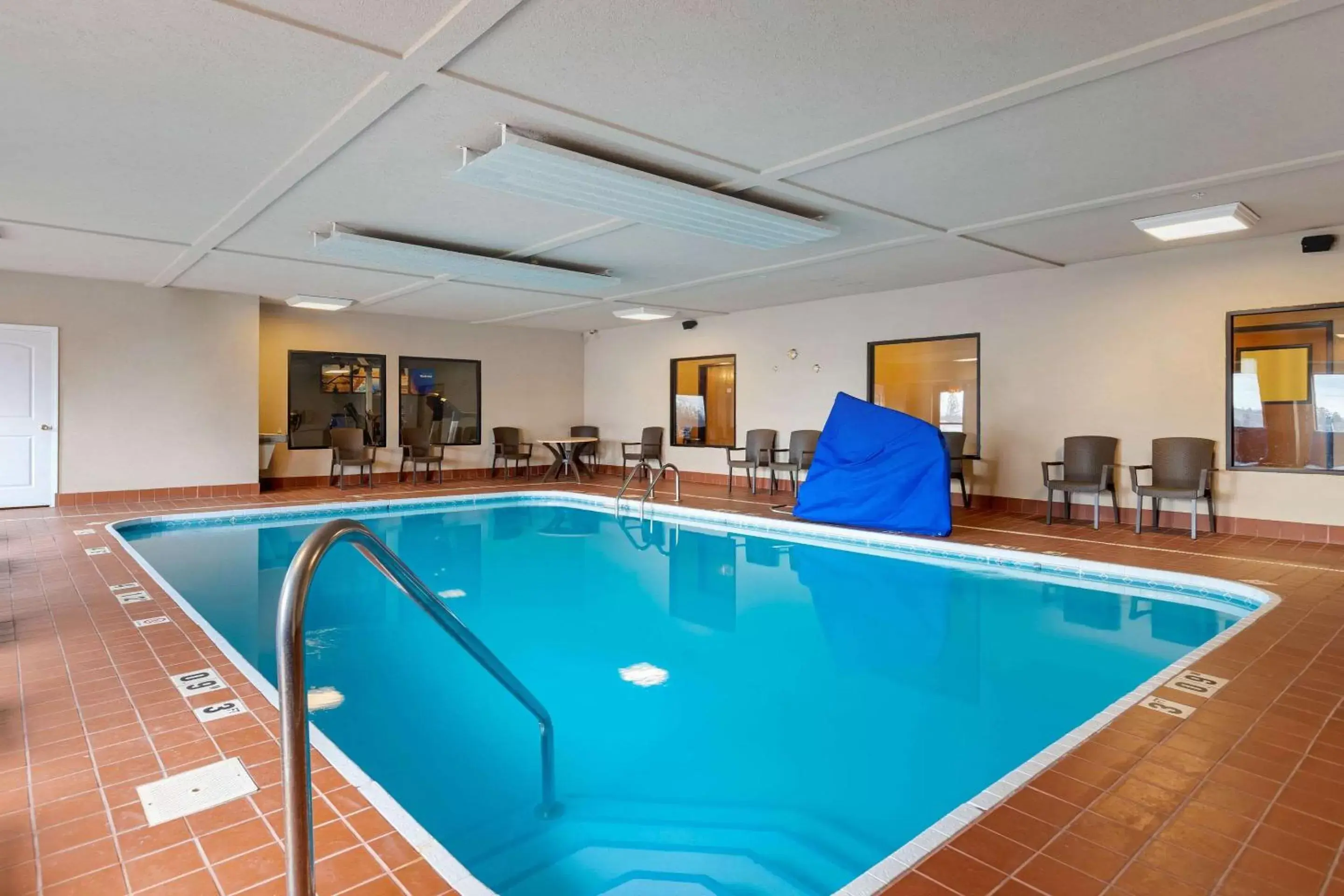 On site, Swimming Pool in Comfort Suites South Haven near I-96