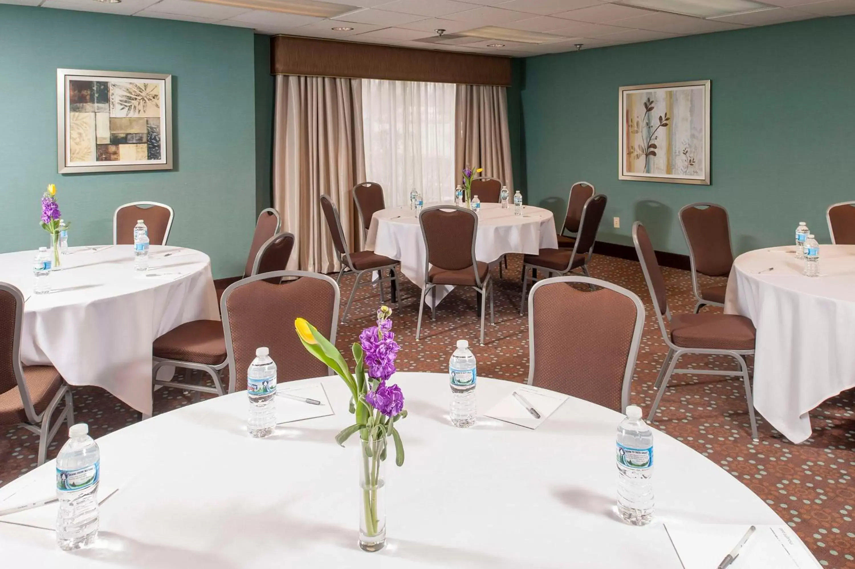 Meeting/conference room, Restaurant/Places to Eat in Hampton Inn & Suites South Bend