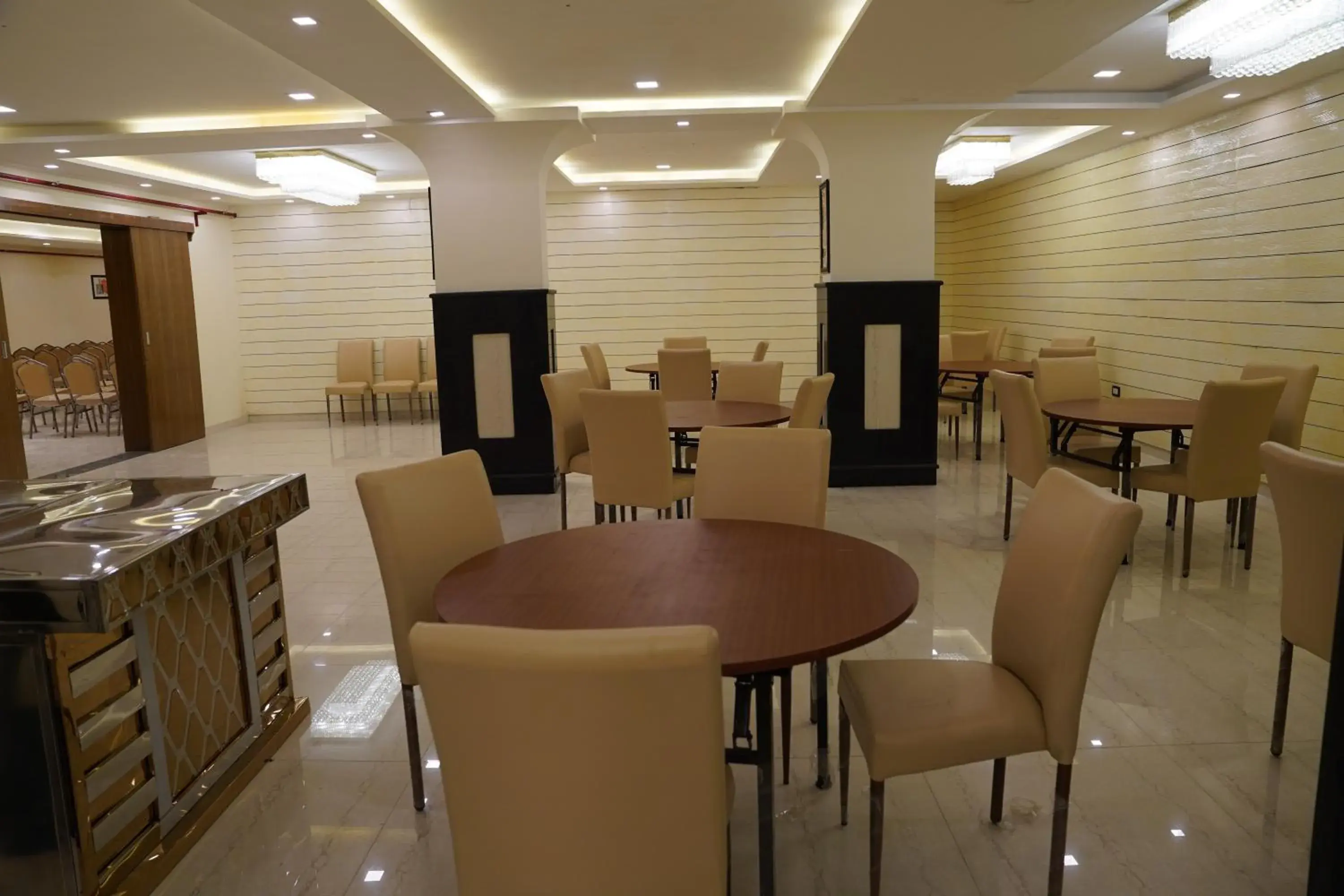 Banquet/Function facilities, Restaurant/Places to Eat in Hotel Rama Trident