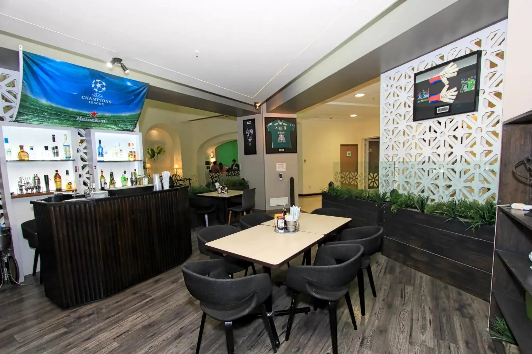 Lounge or bar in Holiday Inn Leon-Convention Center, an IHG Hotel