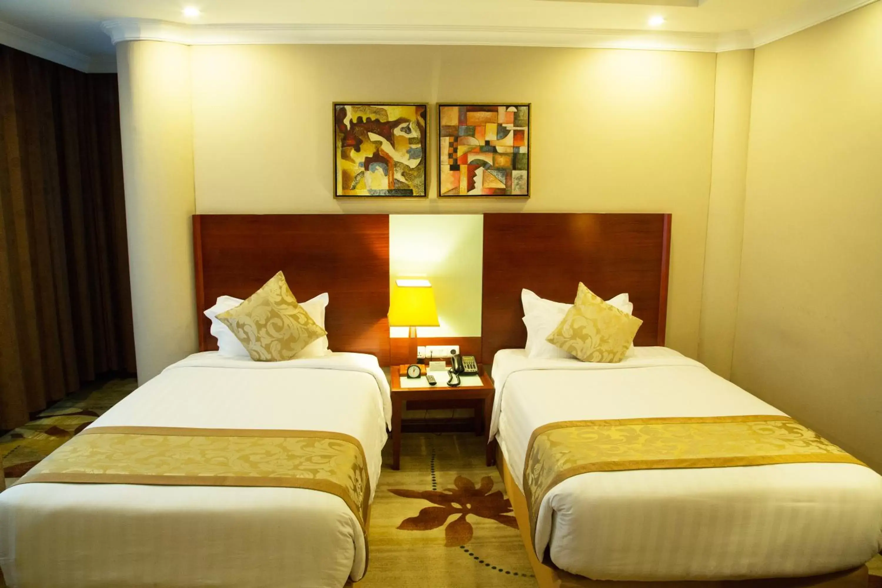 Bedroom, Bed in Jupiter International Hotel - Bole