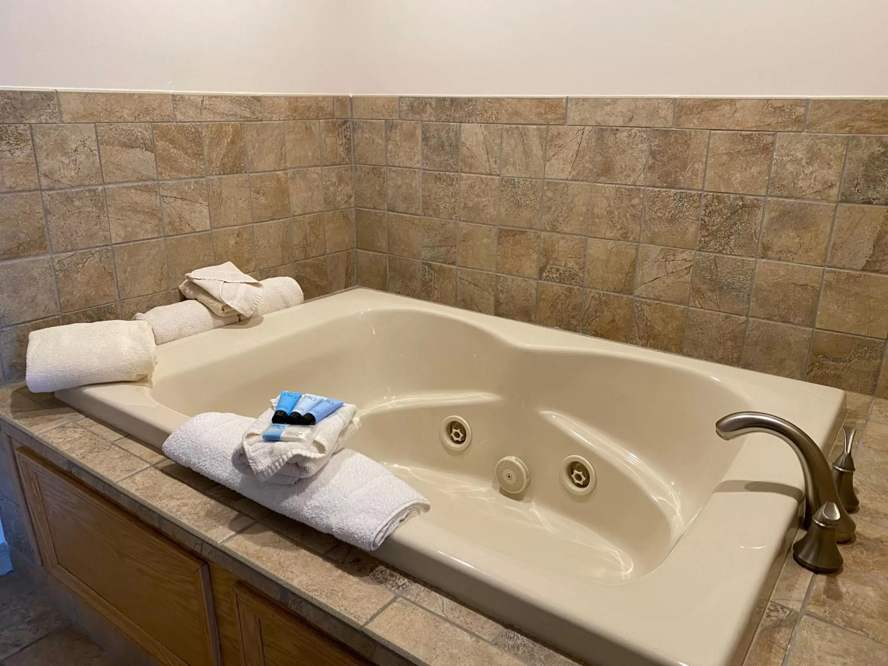 Bathroom in The Georgian Lakeside Resort