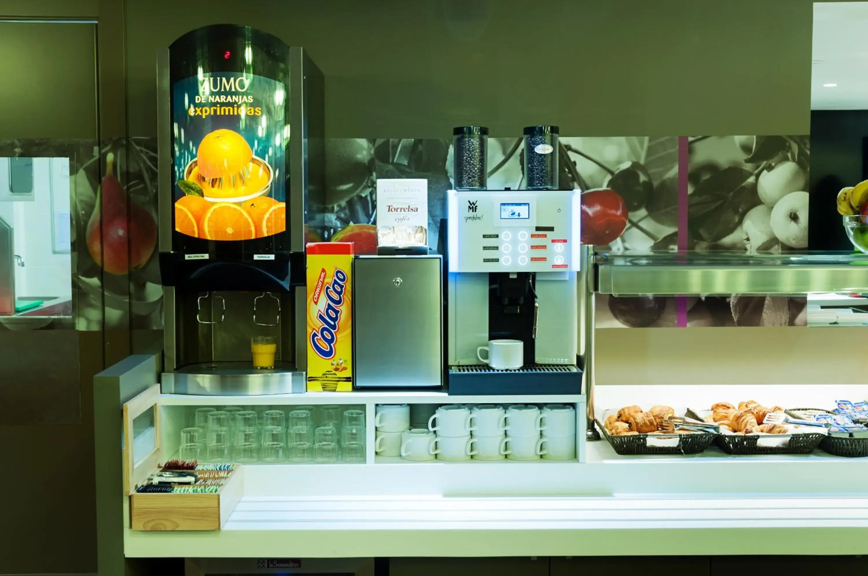 Food and drinks in Hotel Ibis Styles Lleida Torrefarrera Food and drinks in Hotel Ibis Styles Lleida Torrefarrera