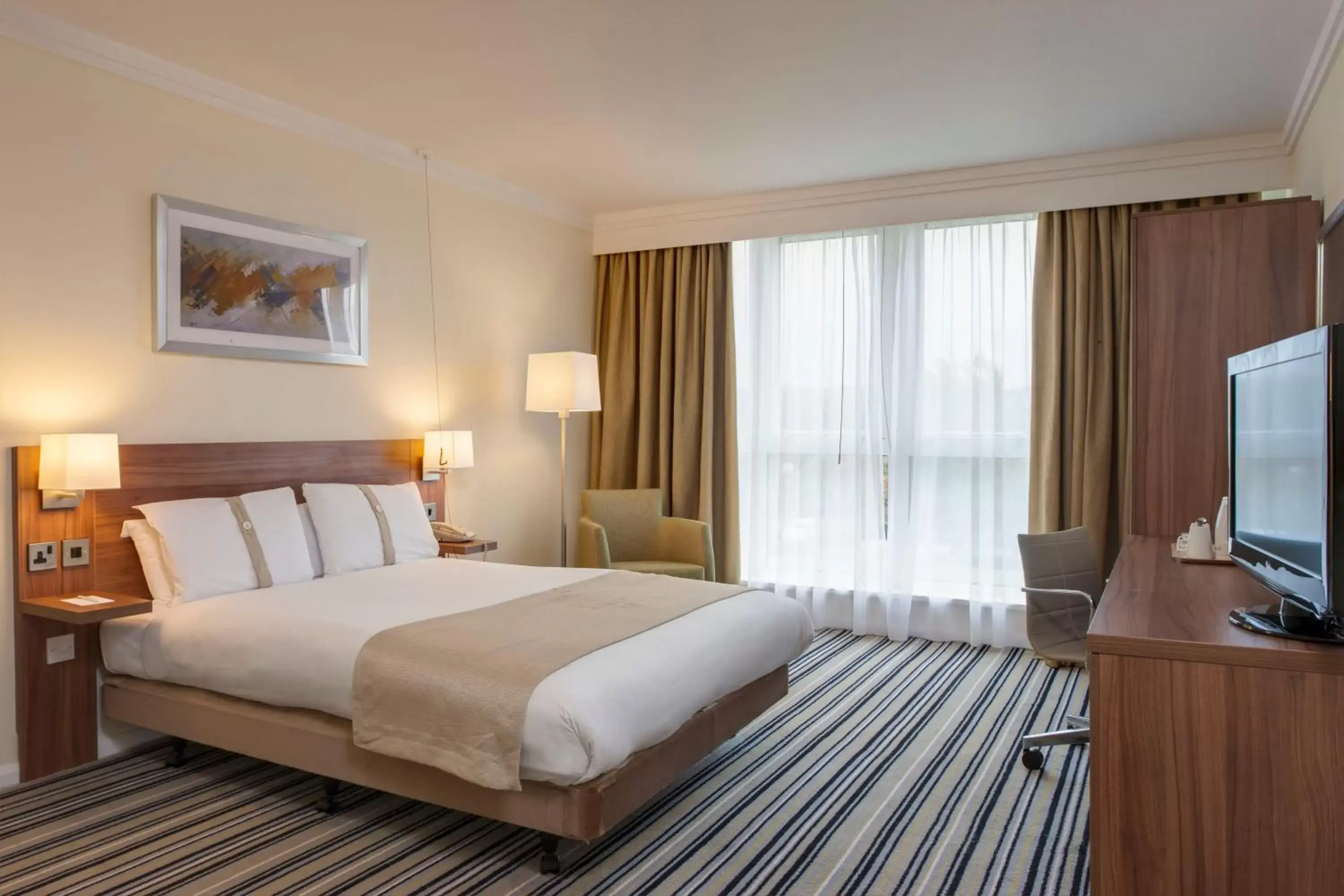 Bedroom, Bed in Holiday Inn Washington, an IHG Hotel