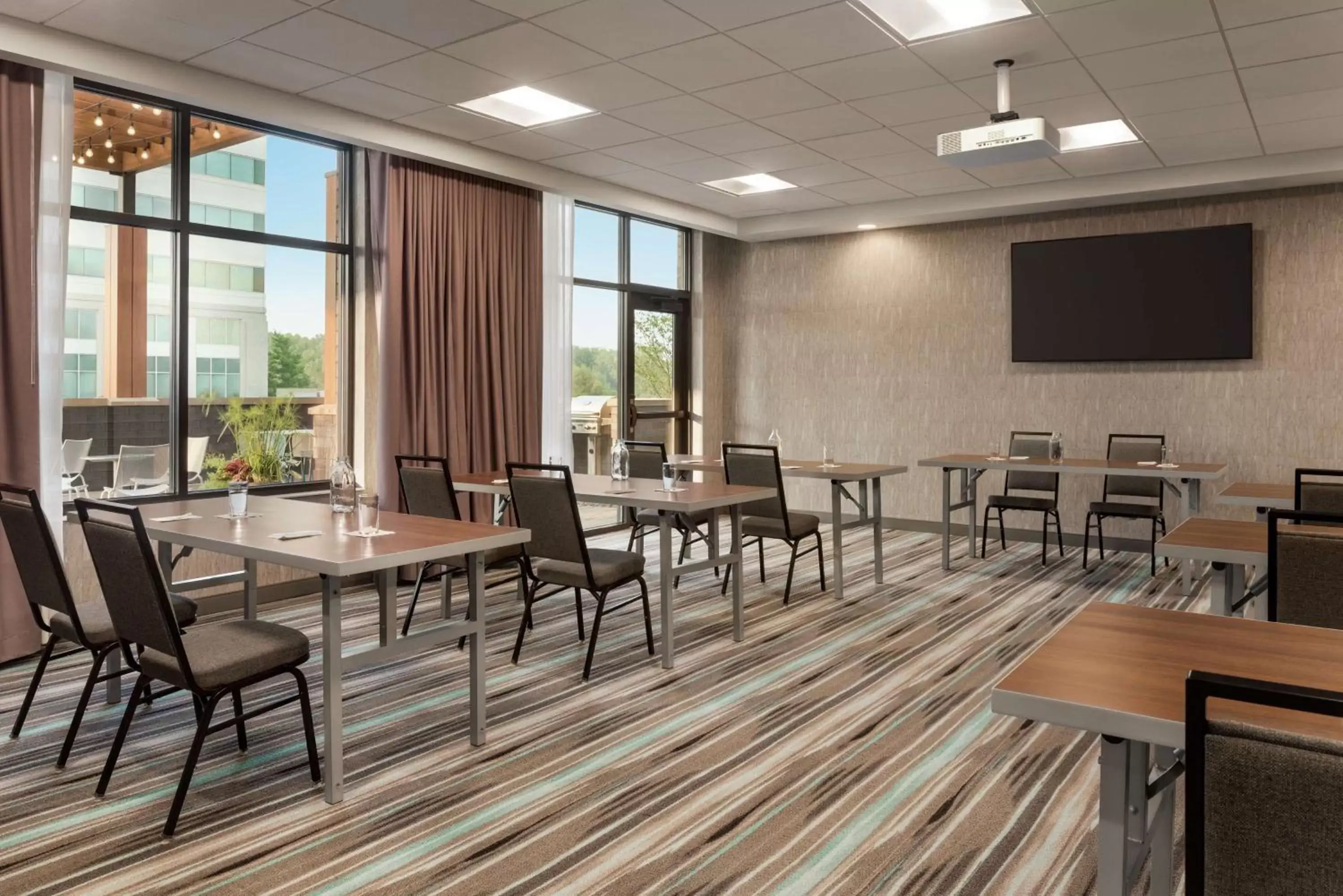 Meeting/conference room, Restaurant/Places to Eat in Home2 Suites By Hilton Madison Central Alliant Energy Center