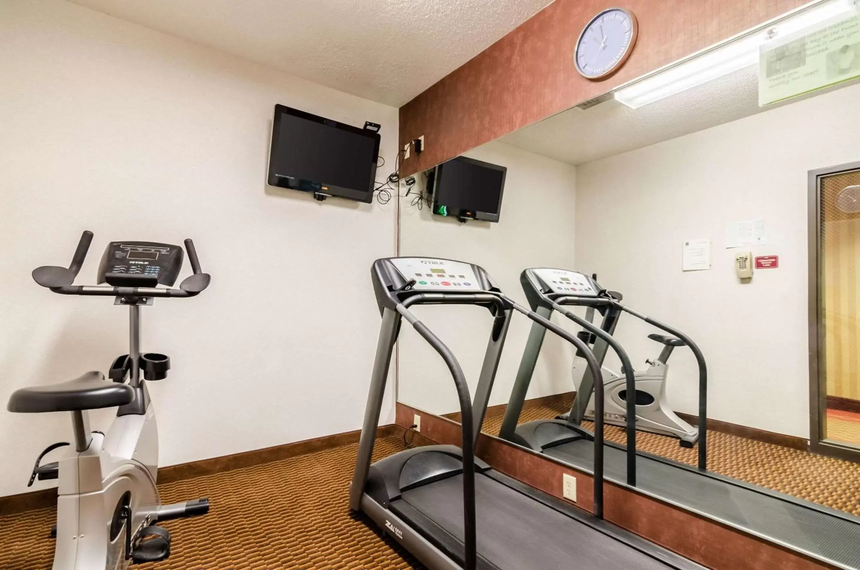 Fitness centre/facilities, Fitness Center/Facilities in Quality Inn & Suites Manhattan