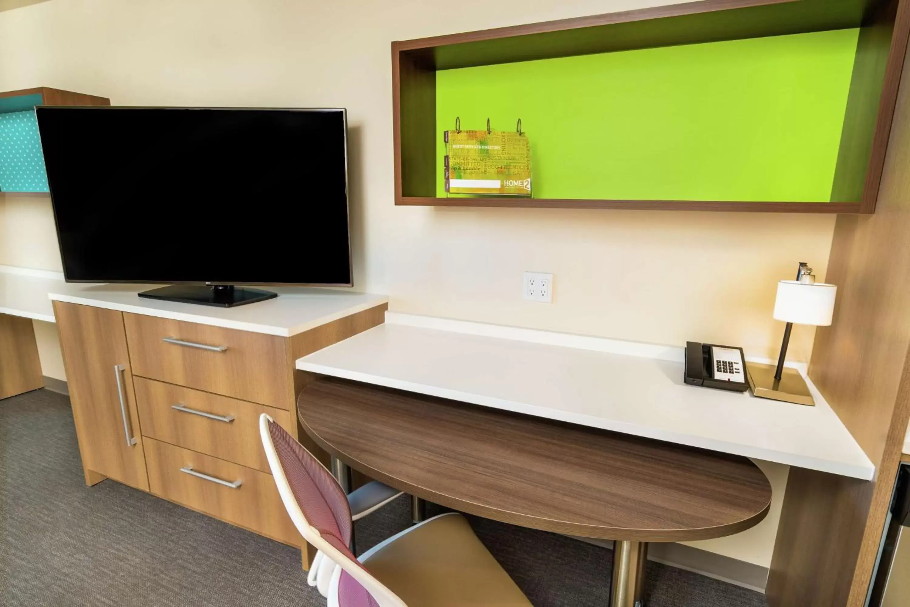 Bedroom, TV/Entertainment Center in Home2 Suites By Hilton Roseville Sacramento