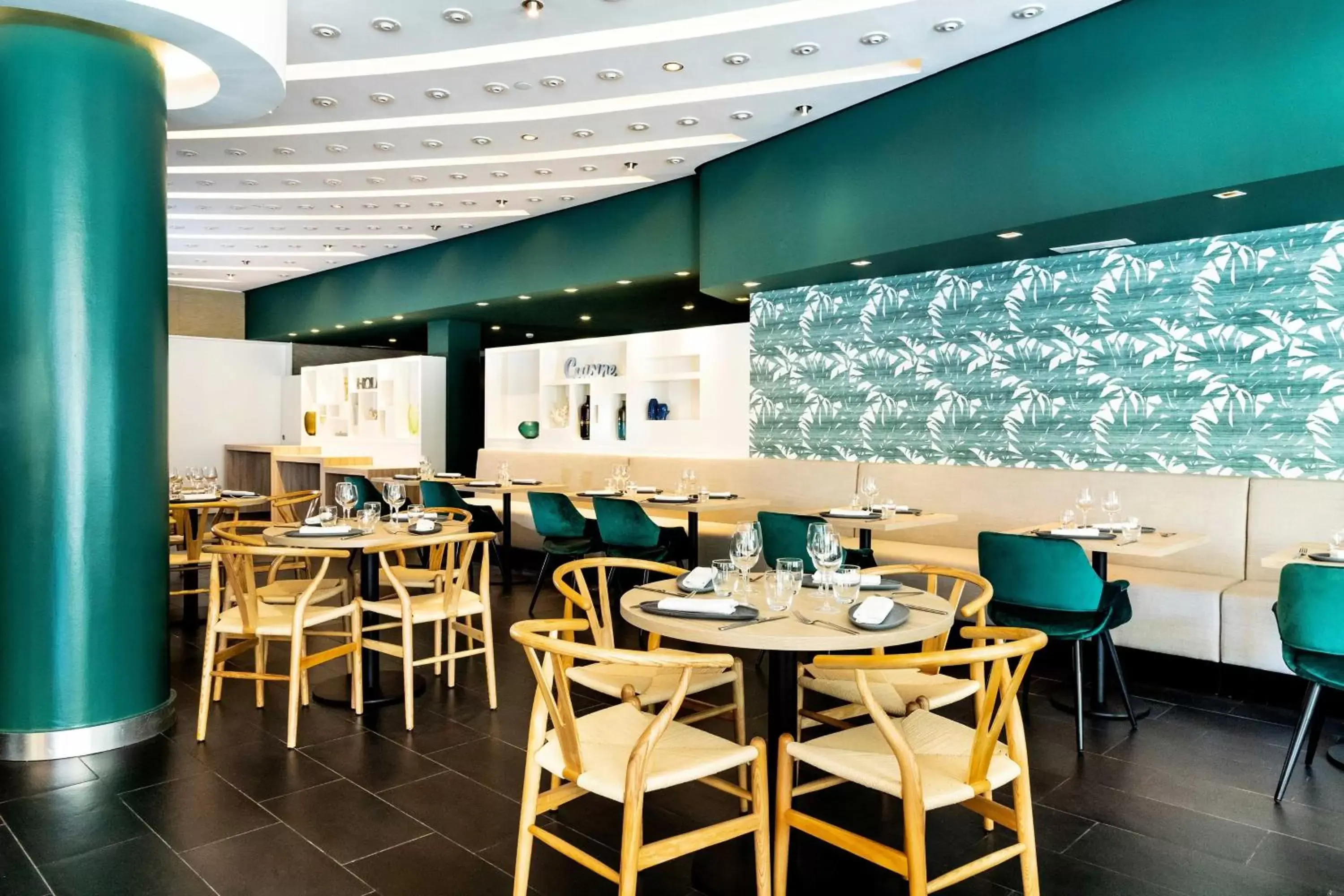 Restaurant/Places to Eat in Le Meridien Barcelona