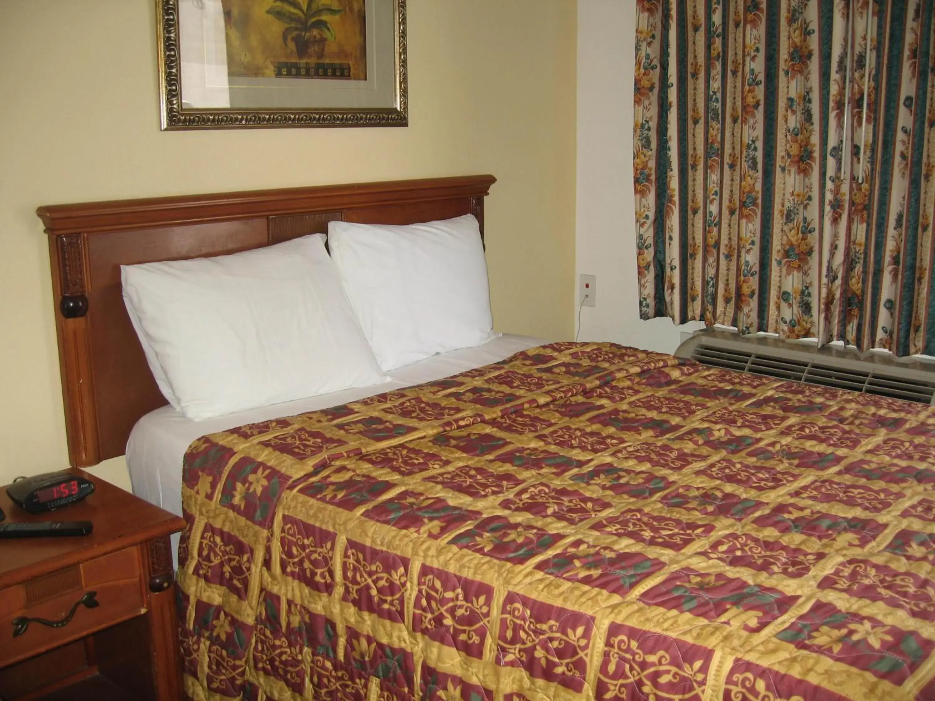 Bed in Tower Motel Long Beach Bed in Tower Motel Long Beach