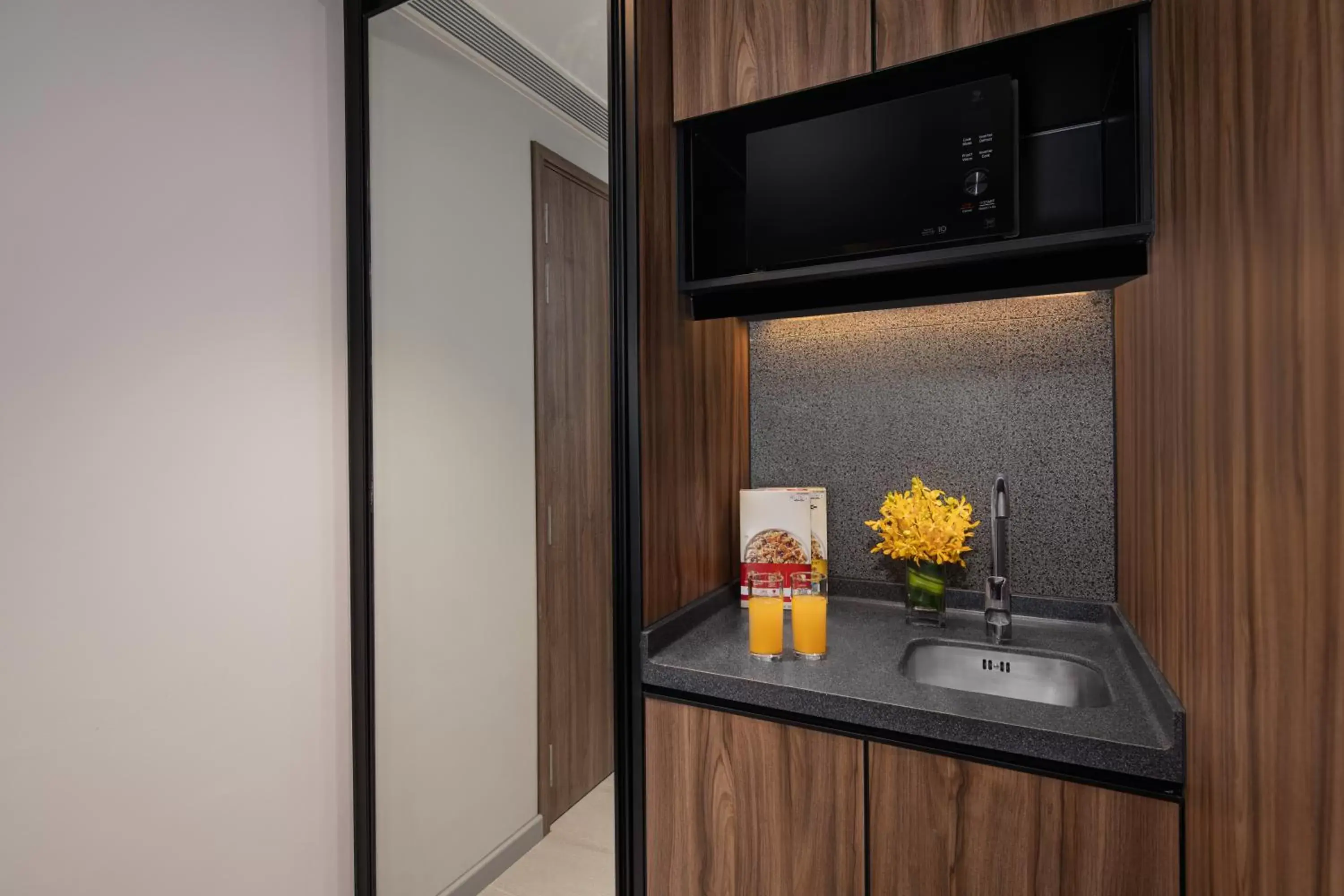 Kitchen or kitchenette, TV/Entertainment Center in Citadines Rochor